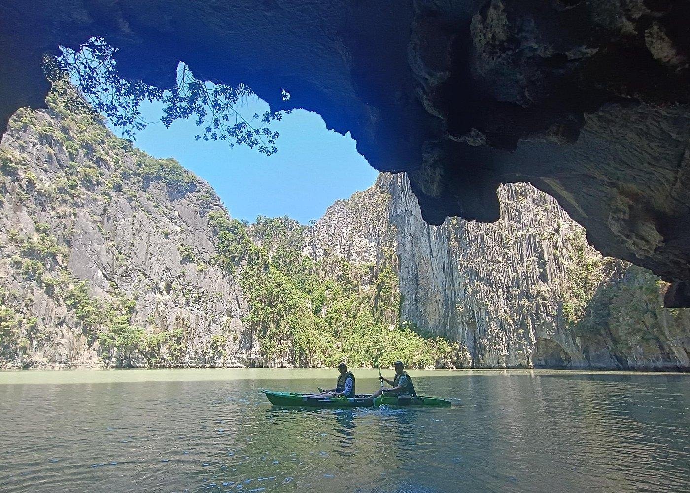 Private Ha Long Bay Luxury Cruise & Cave Tour from Hanoi