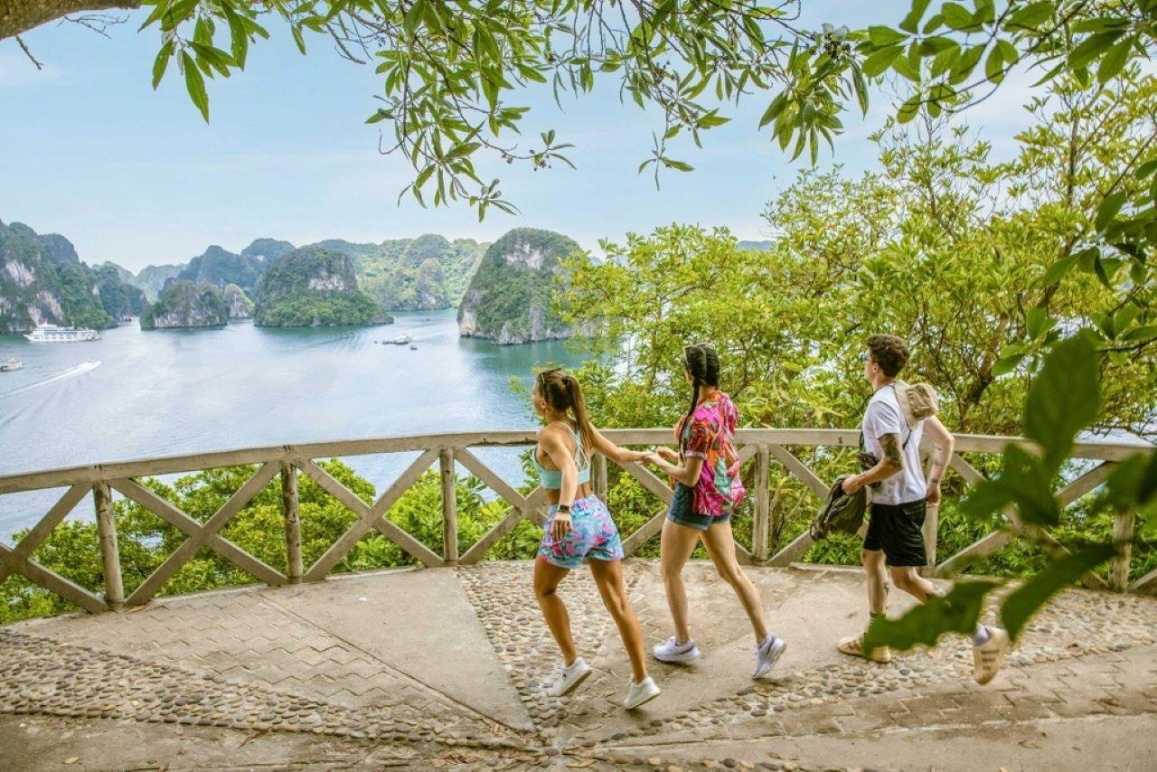 Ha Long & Lan Ha Bay 2-Day 5-Star Balcony Cruise