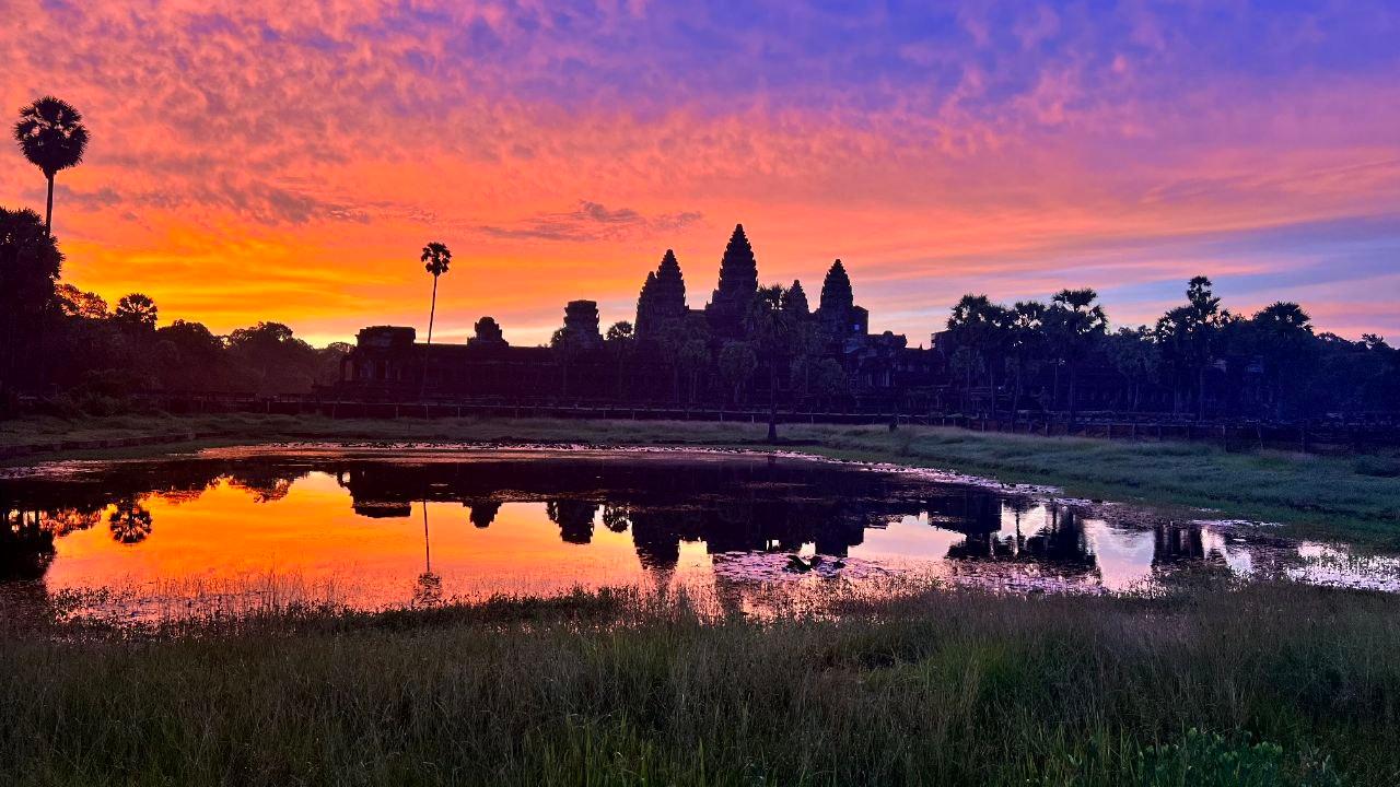 Angkor Wat Sunrise & Temples Guided Tour