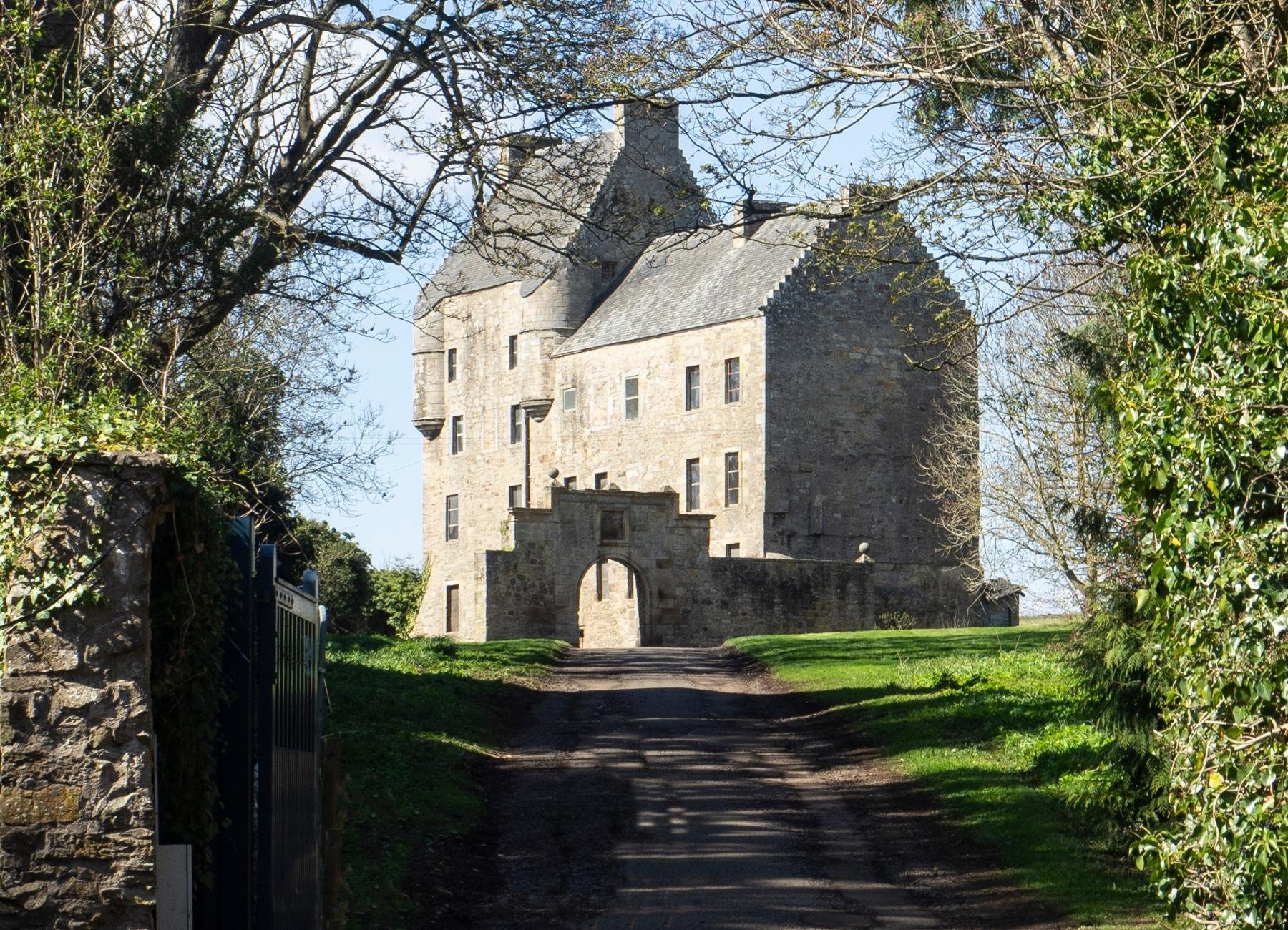 Outlander Filming Sites & Scottish Castles Day Trip