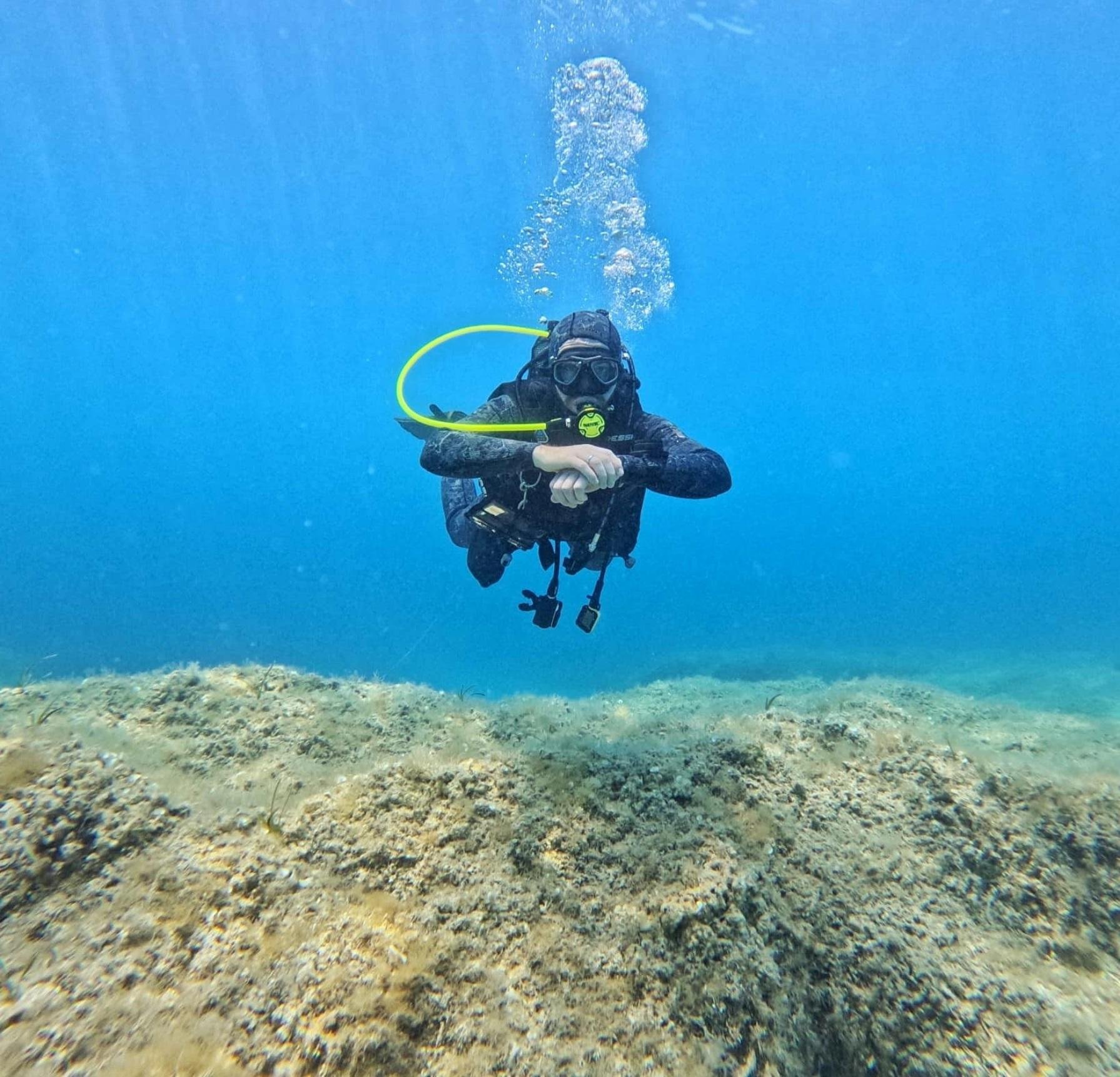 Beginner Scuba Dive in Dhërmi with Instructor