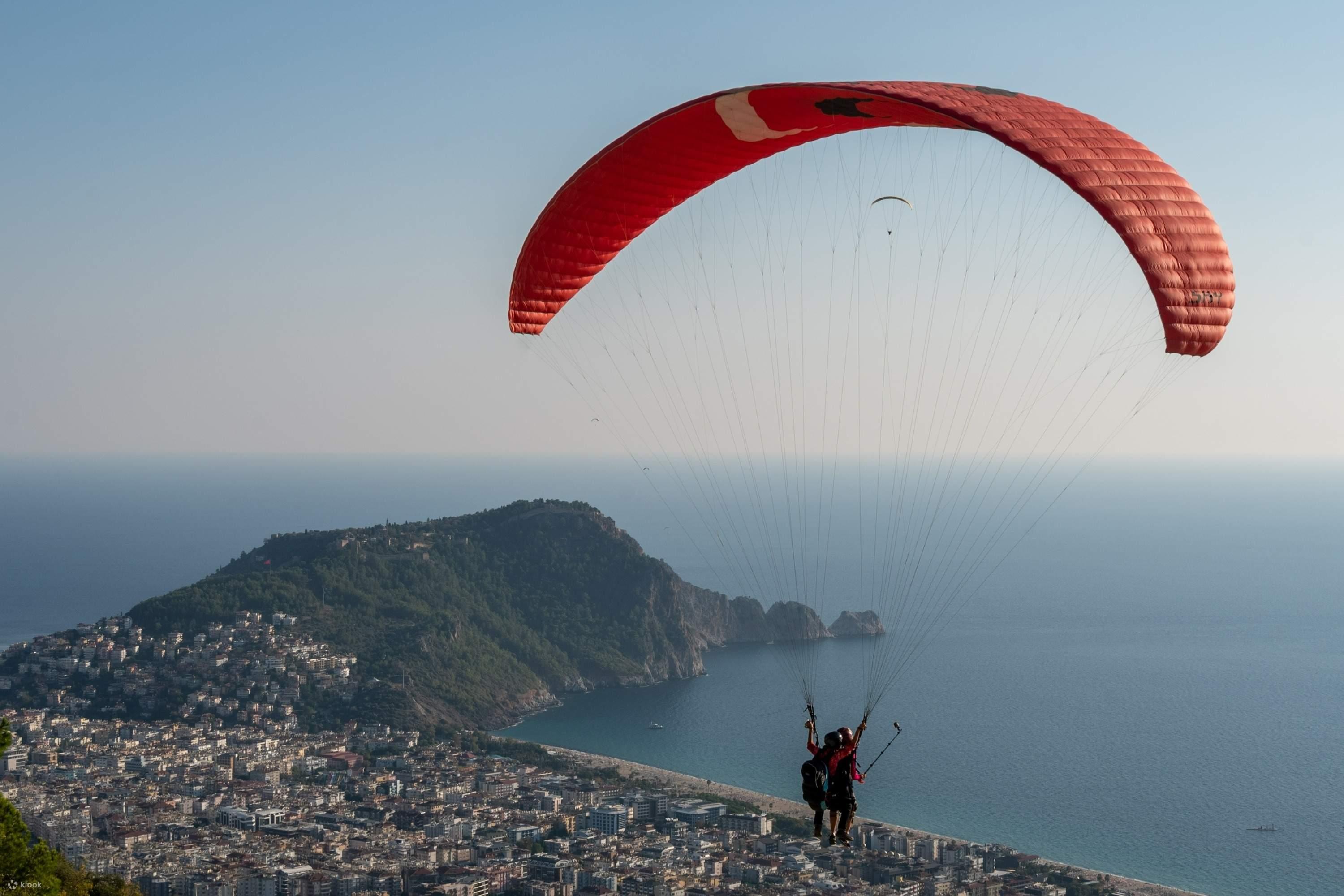 Alanya Tandem Paragliding Flight from Side