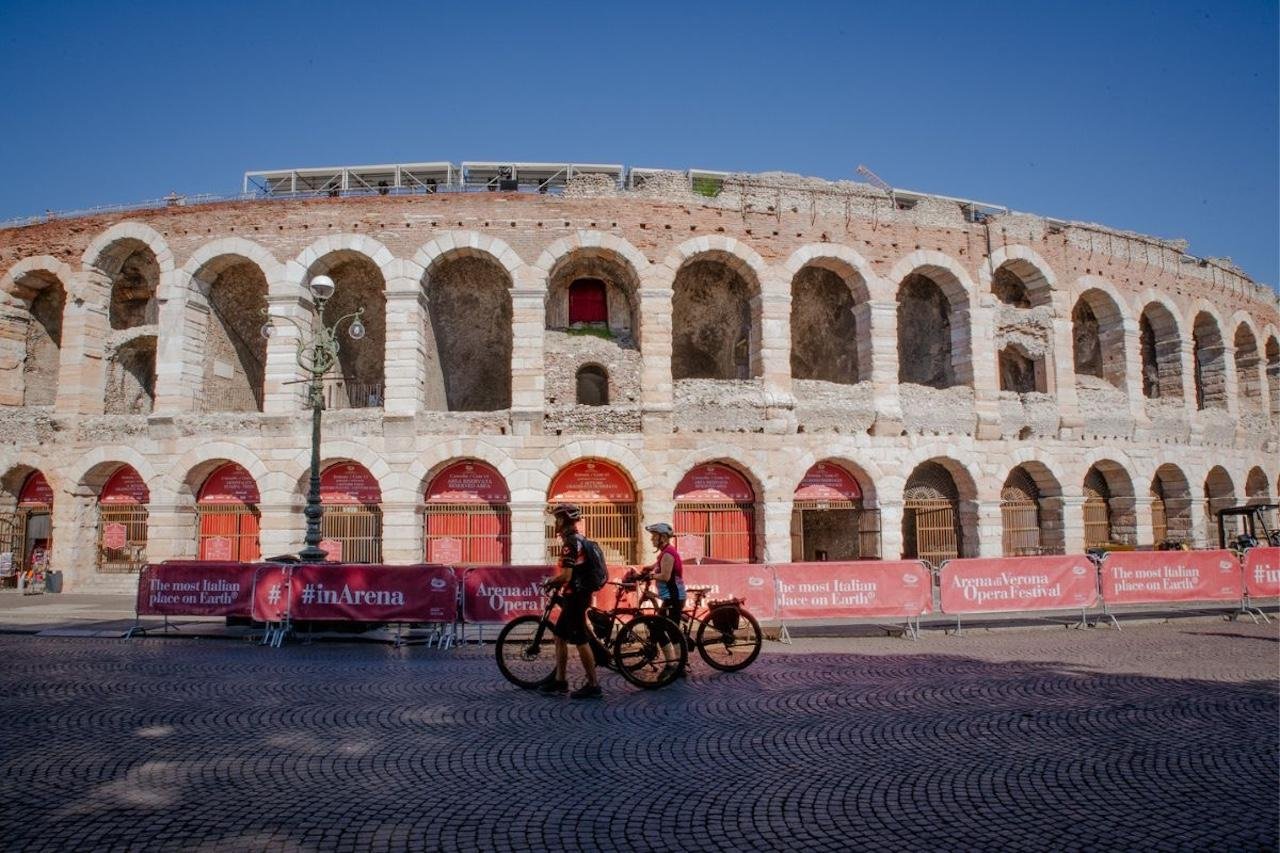 Verona Guided E-Bike Tour: Historic Highlights & Hilltop Views