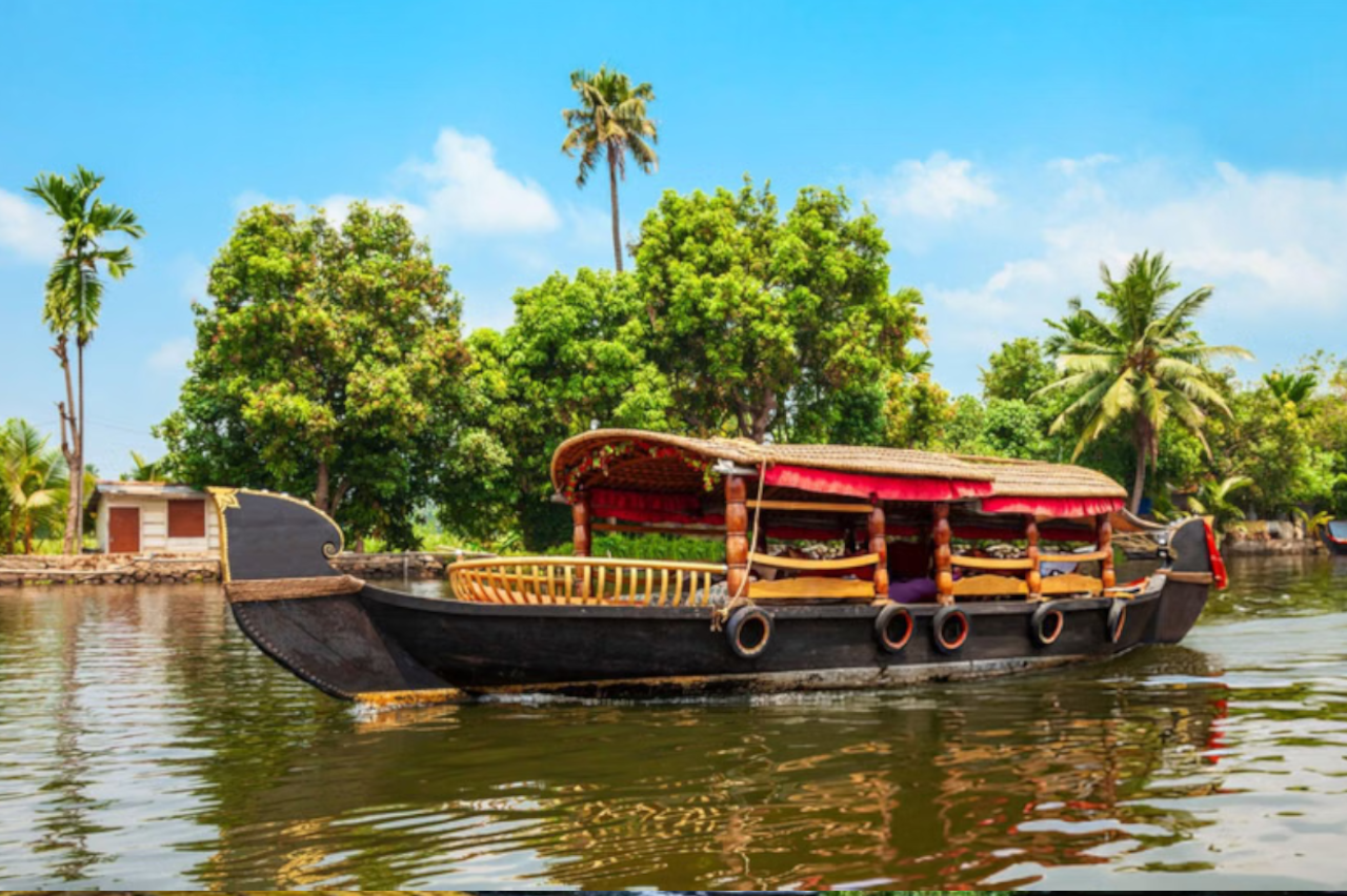 Alleppey Backwaters: Private Shikara Boat & Village Exploration