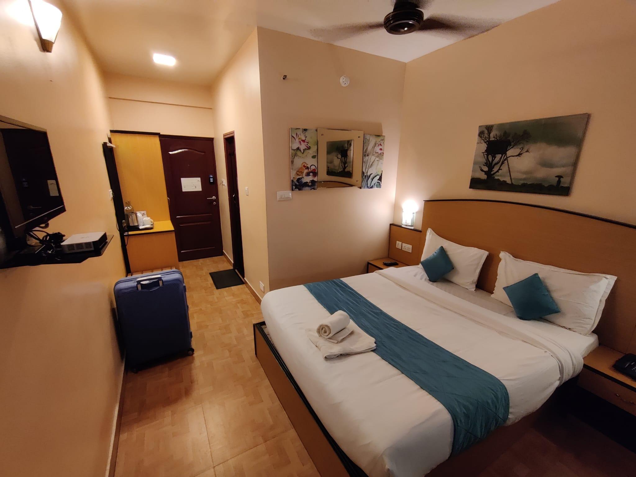 5-Day Kerala Escape: Munnar Hills, Thekkady Wildlife & Alleppey Houseboat