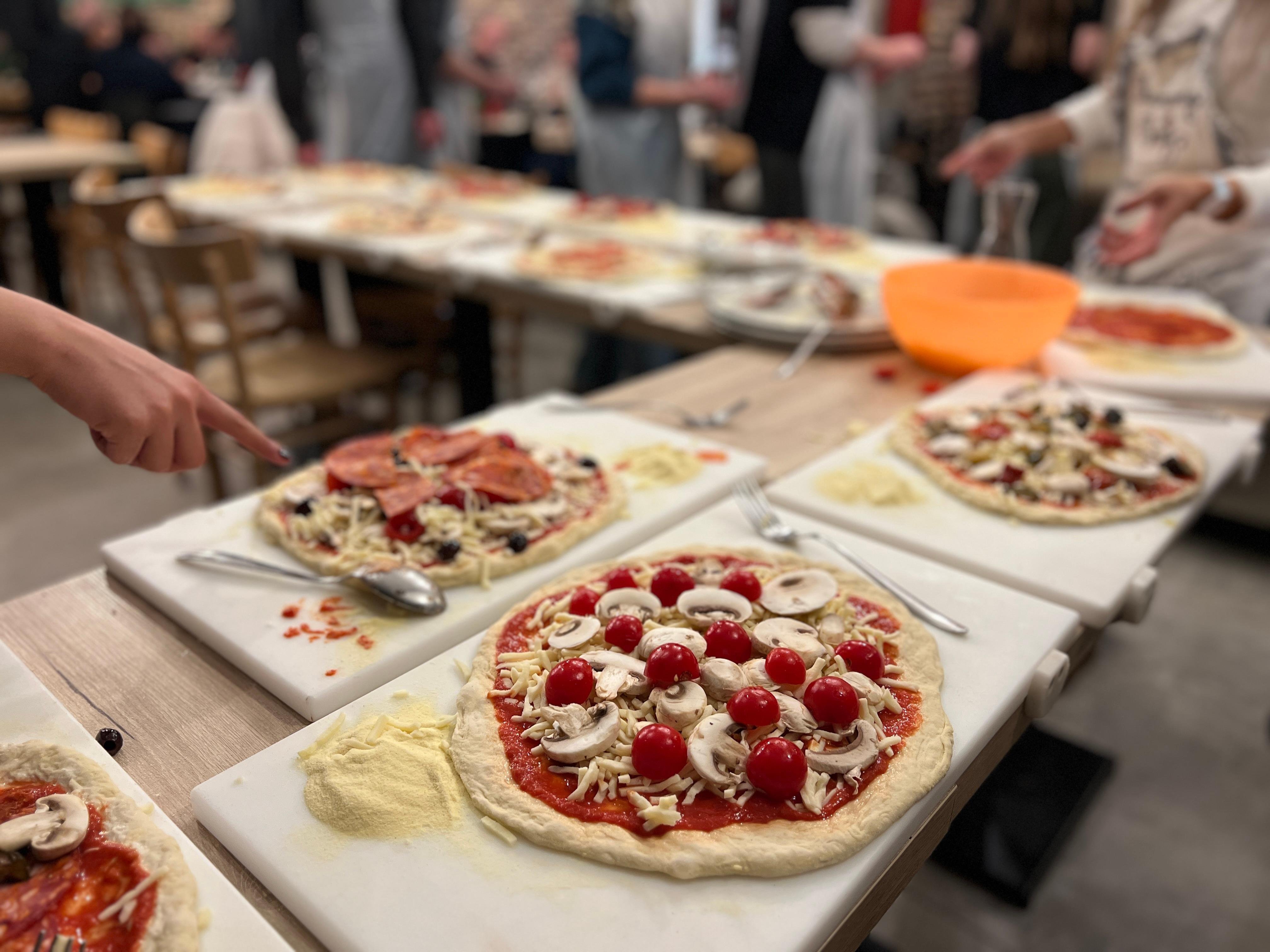 pizza making class in Naples — Naples: Pizza and tiramisu making class with unlimited wine