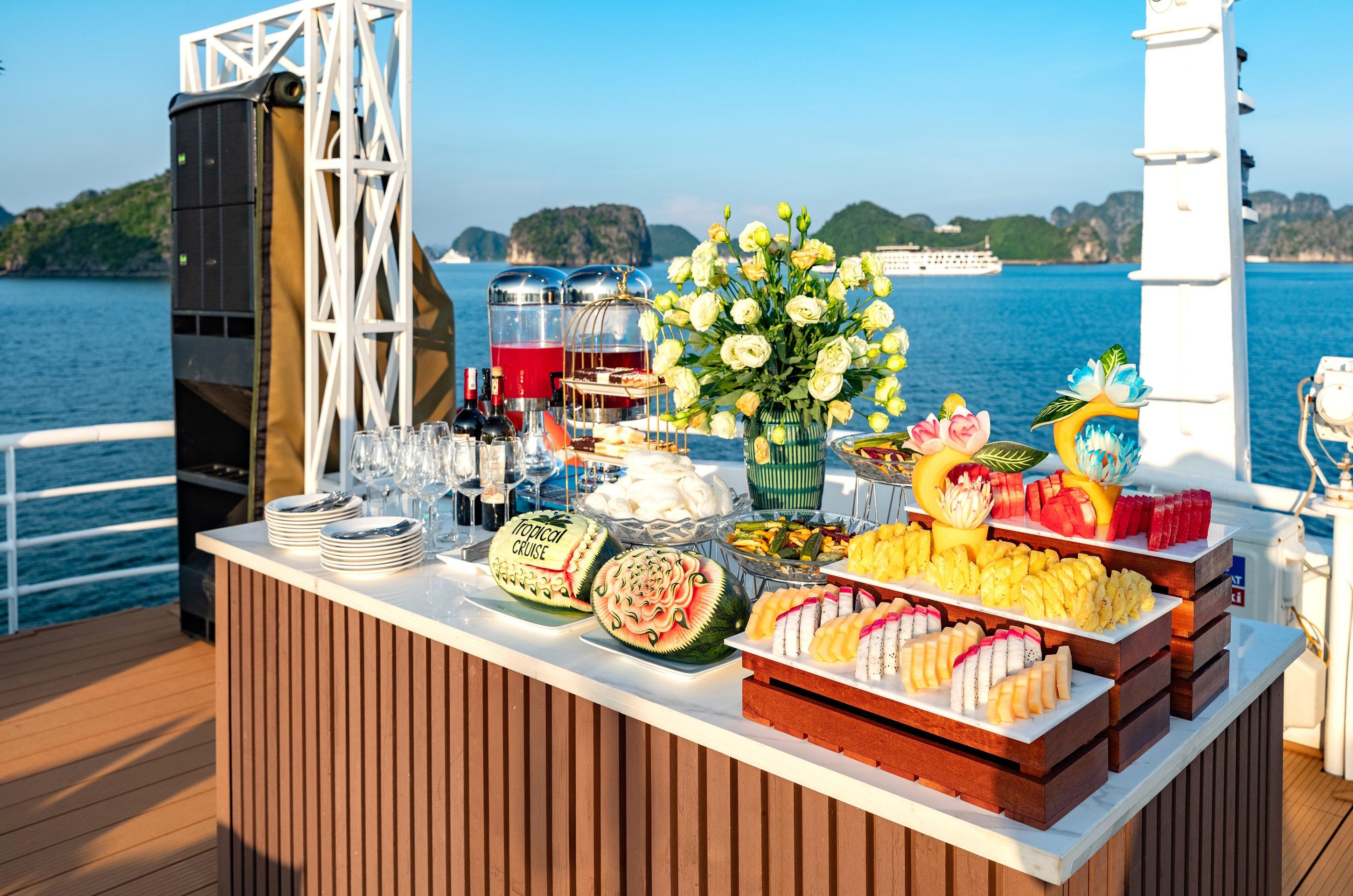 Ha Long to Lan Ha Bay Full-Day Cruise from Hanoi