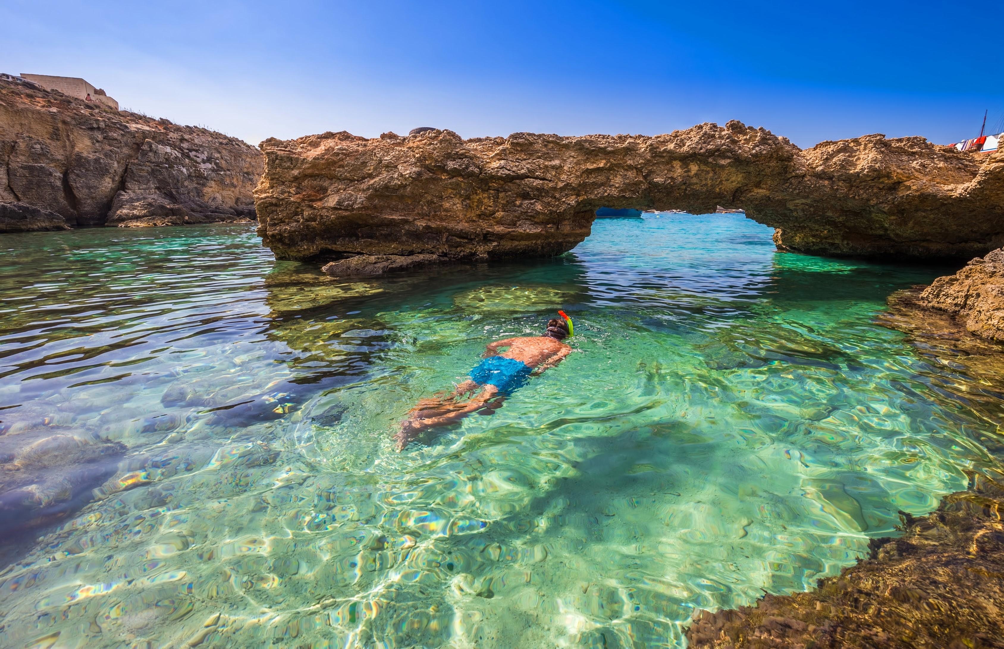Sliema to Comino: Crystal and Blue Lagoon Cruise with Lunch