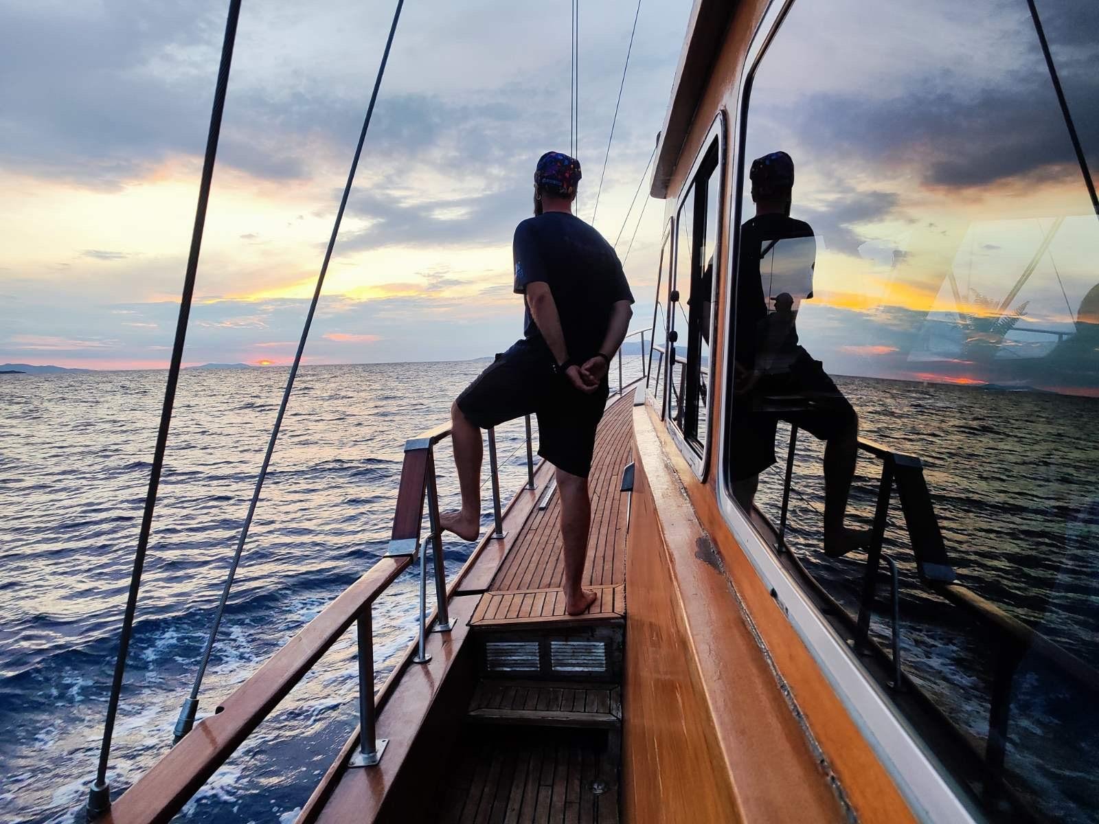 Mykonos Sunset Coastal Cruise with Dinner & Drinks