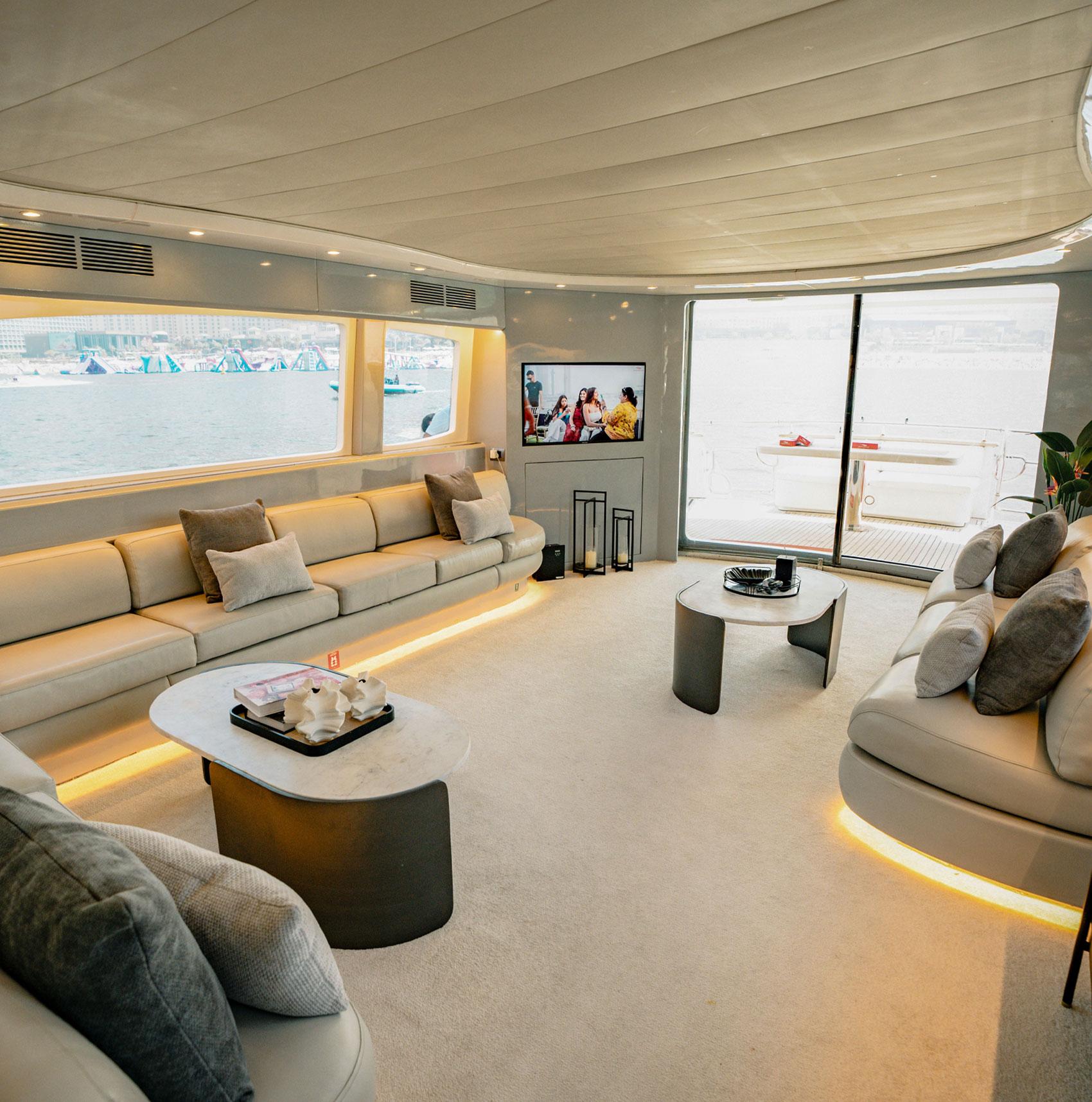 Dubai Marina Luxury Yacht Cruise with Breakfast or BBQ