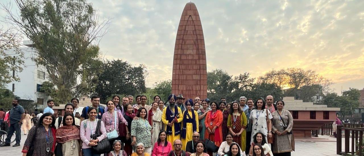 Amritsar: Golden Temple & Jallianwala Bagh Guided Walking Tour