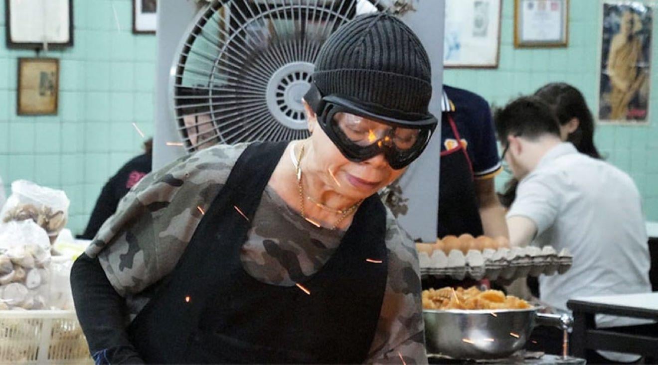 Jay Fai Michelin Street Food & Bangkok Landmarks Tour