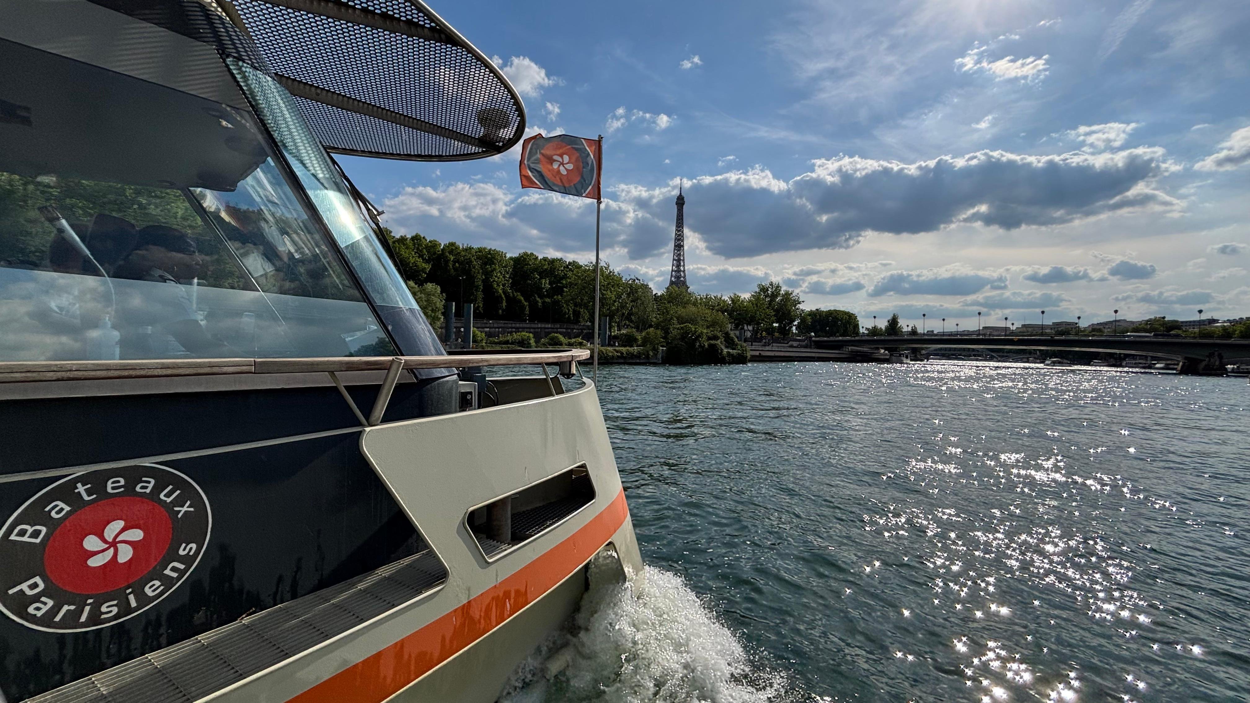Paris: 1-Hour Seine River Sightseeing Cruise from the Eiffel Tower