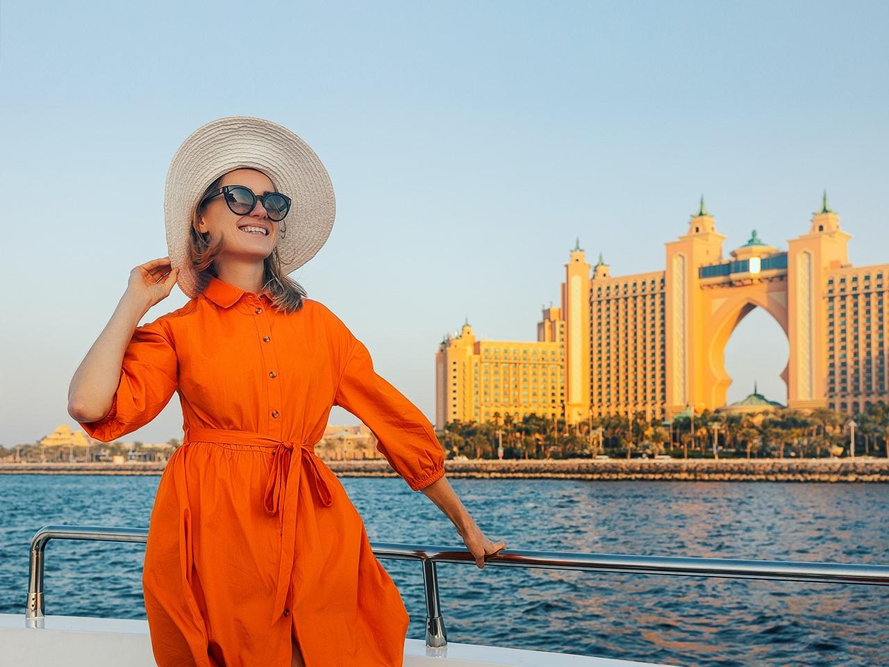 Dubai Sunset Yacht Cruise with Snacks & Drinks