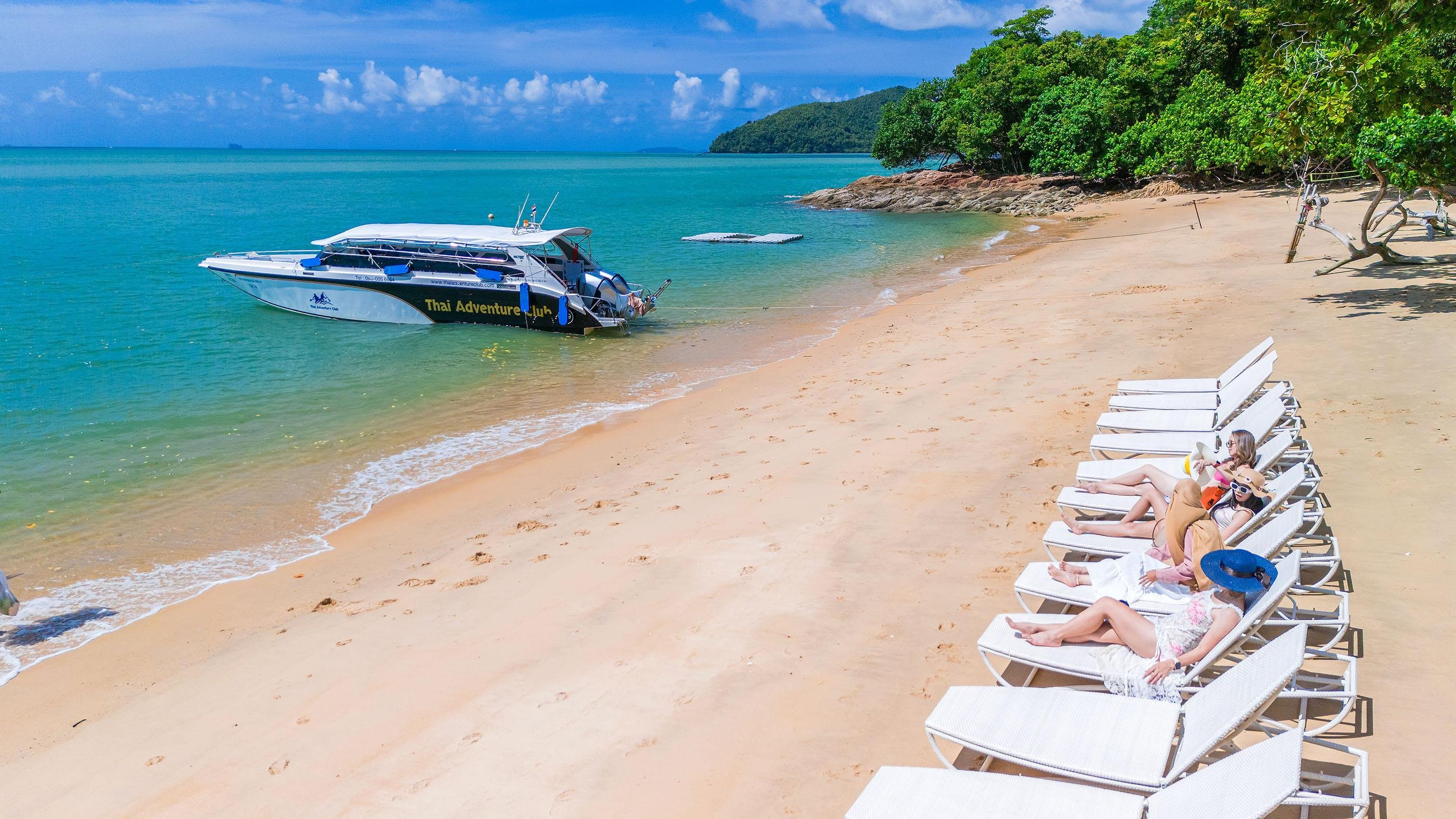 Phuket: Phi Phi Islands & Maya Bay Speedboat Day Trip with Lunch