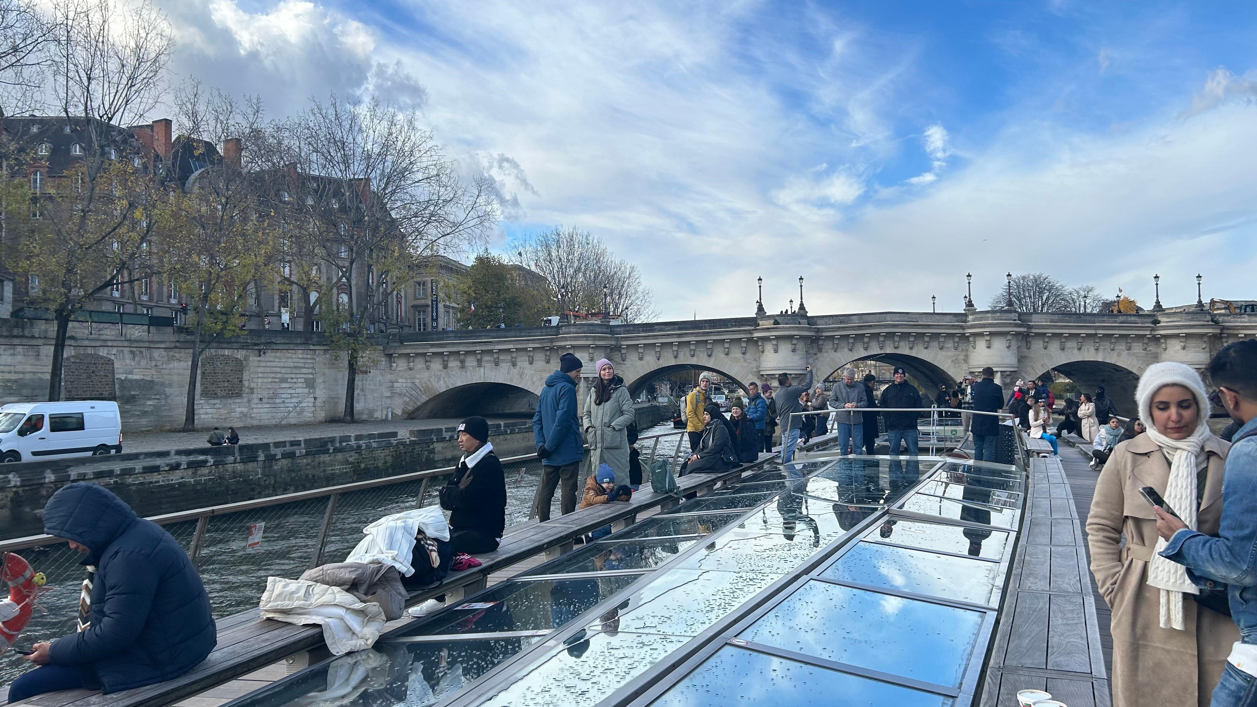 Paris: 1-Hour Seine River Sightseeing Cruise from the Eiffel Tower