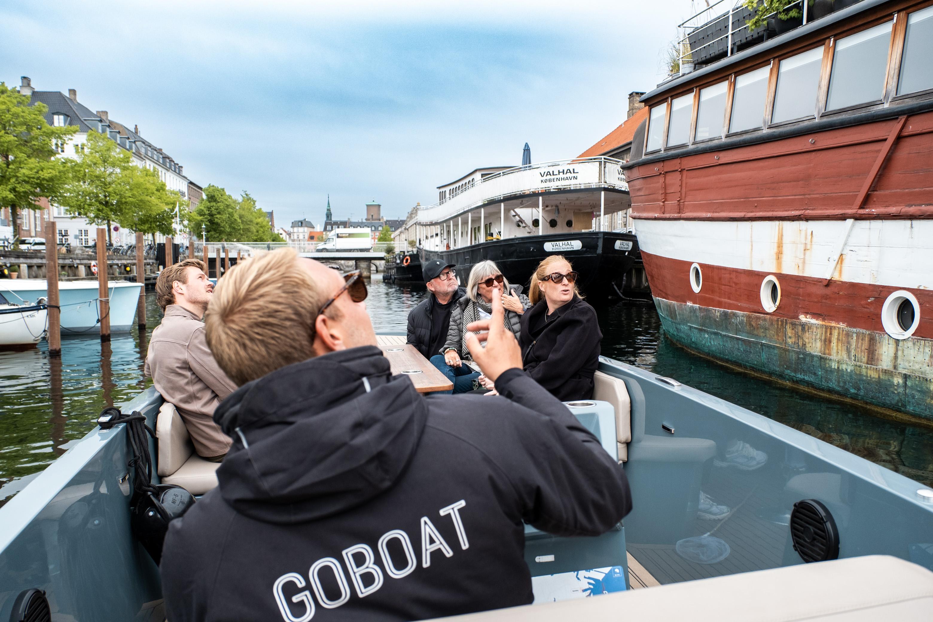 Copenhagen: Electric Canal Tour with live guide & hygge