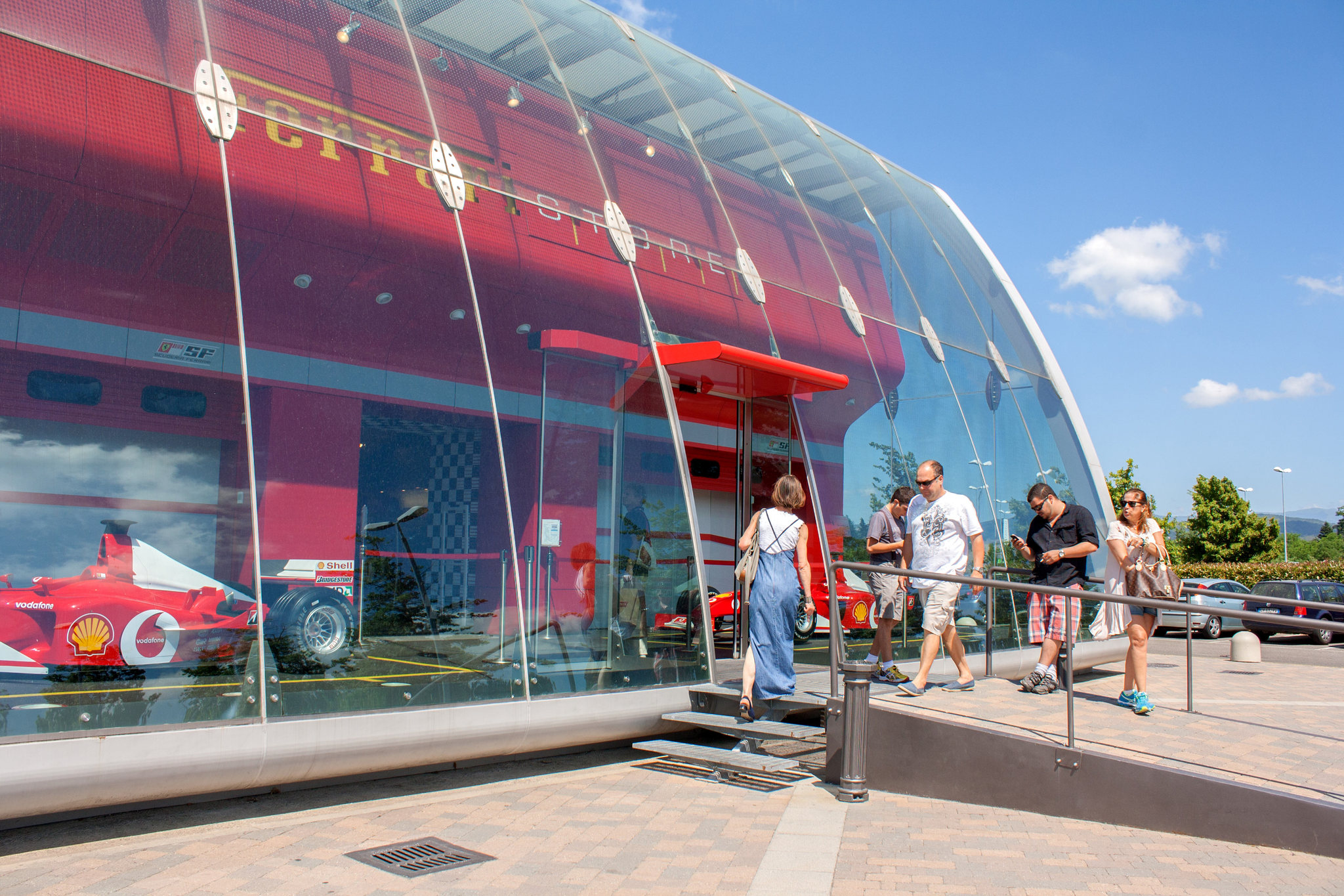 Milan to Serravalle Designer Outlet: Roundtrip Coach Transfer