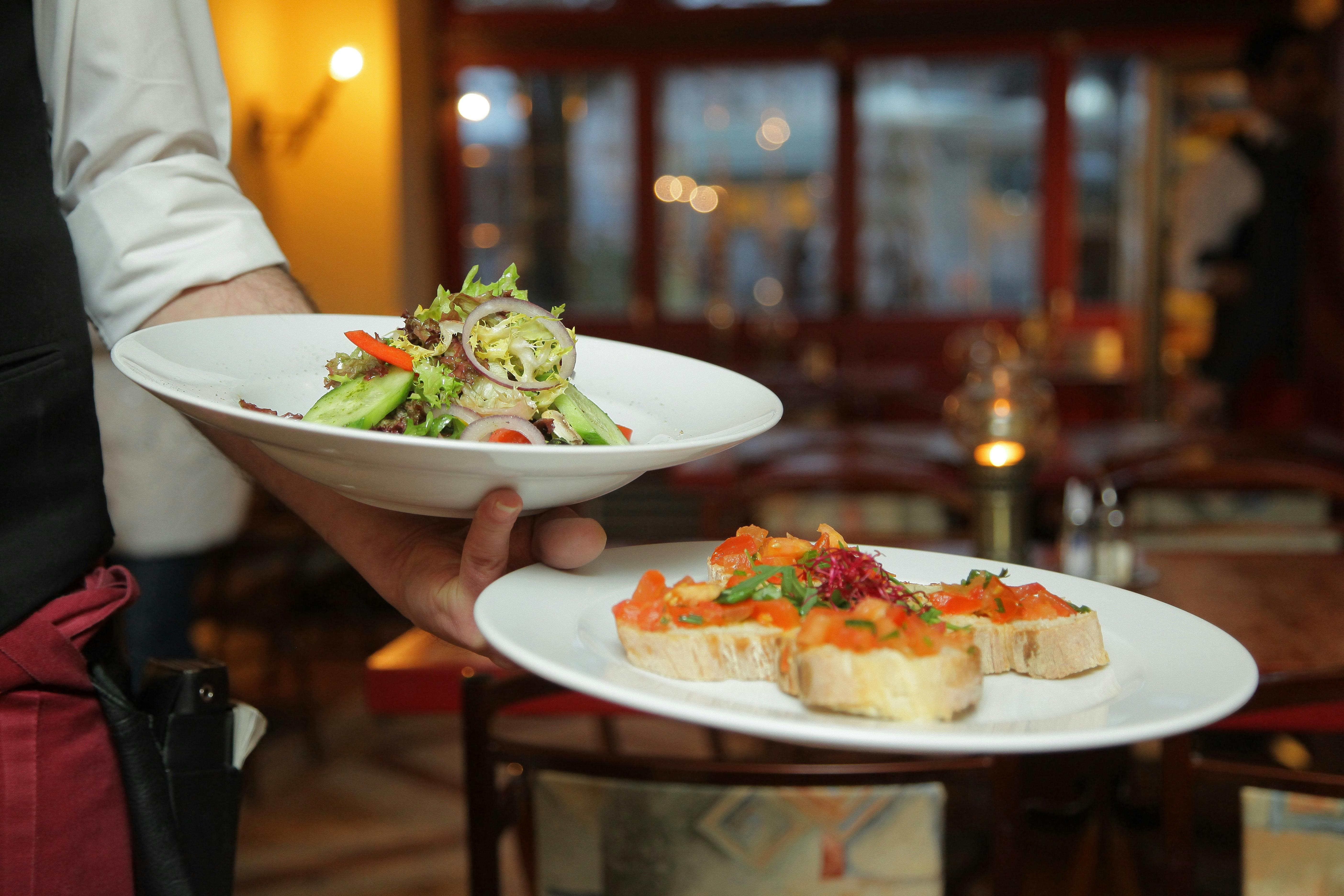 Cartagena: Walled City Dinner and Electric Car Tour