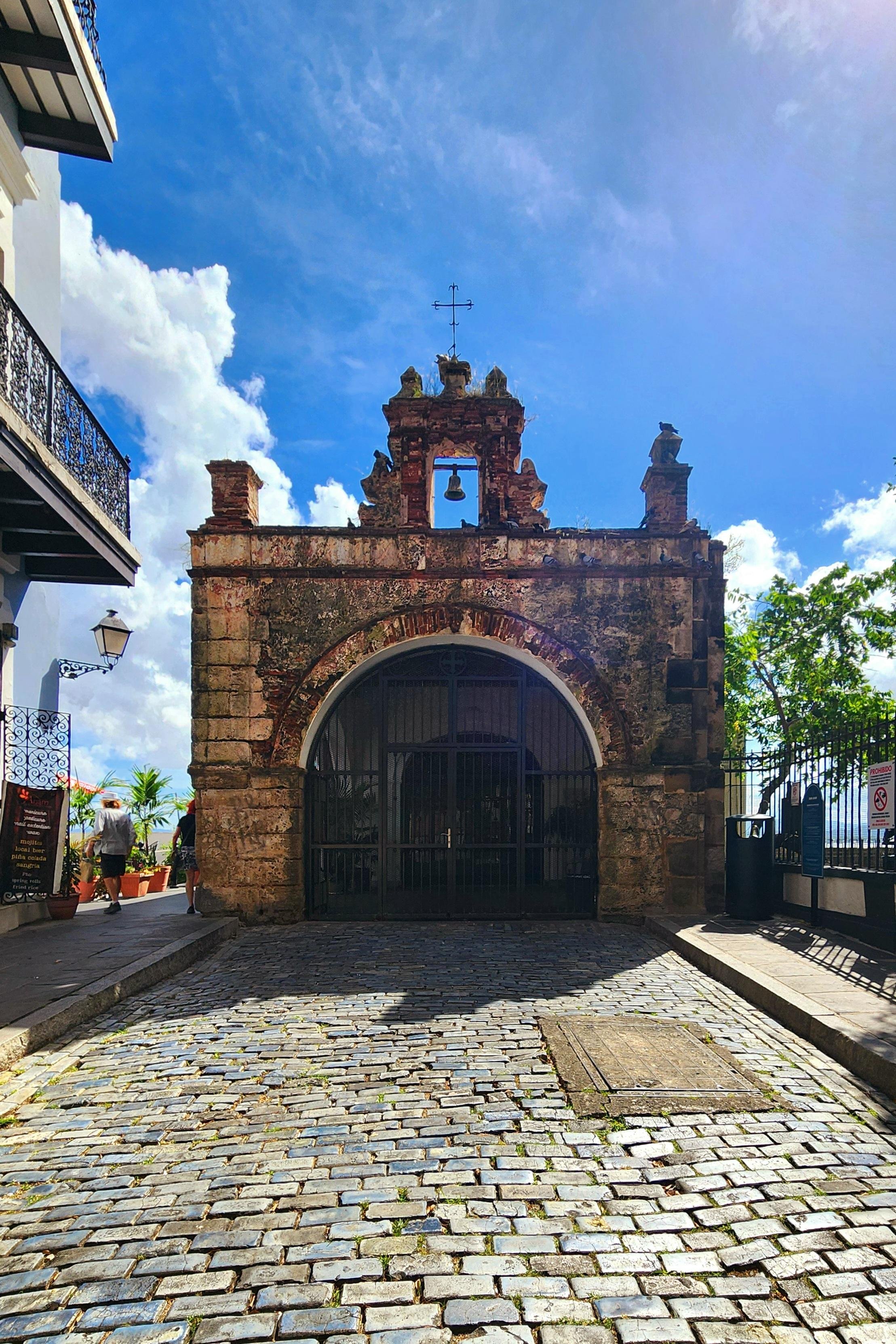 San Juan Guided City Explorer: History & Photo Stops