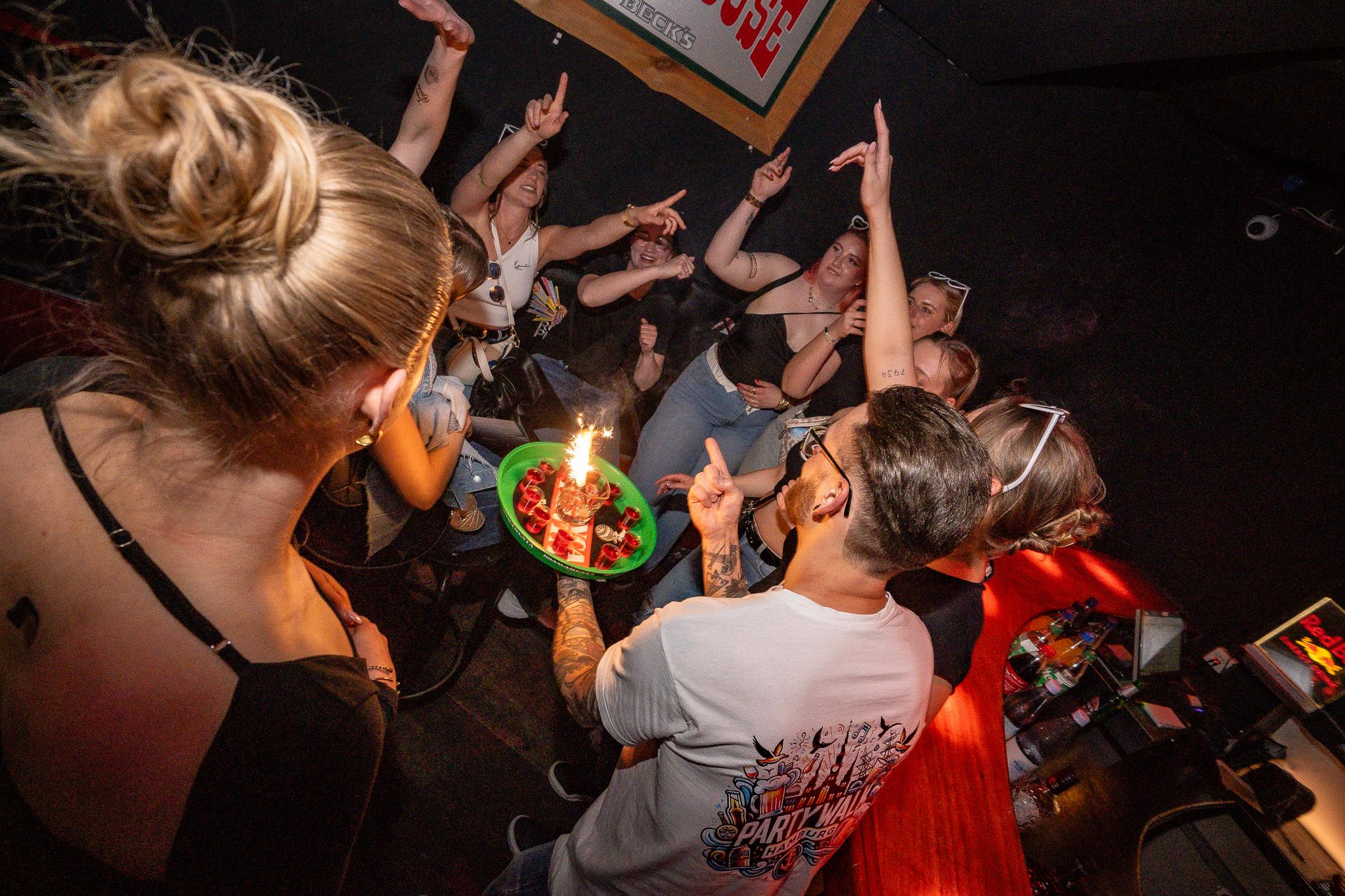 Hamburg: Party Walk & legendäre Kneipentour durch St. Pauli & Reeperbahn
