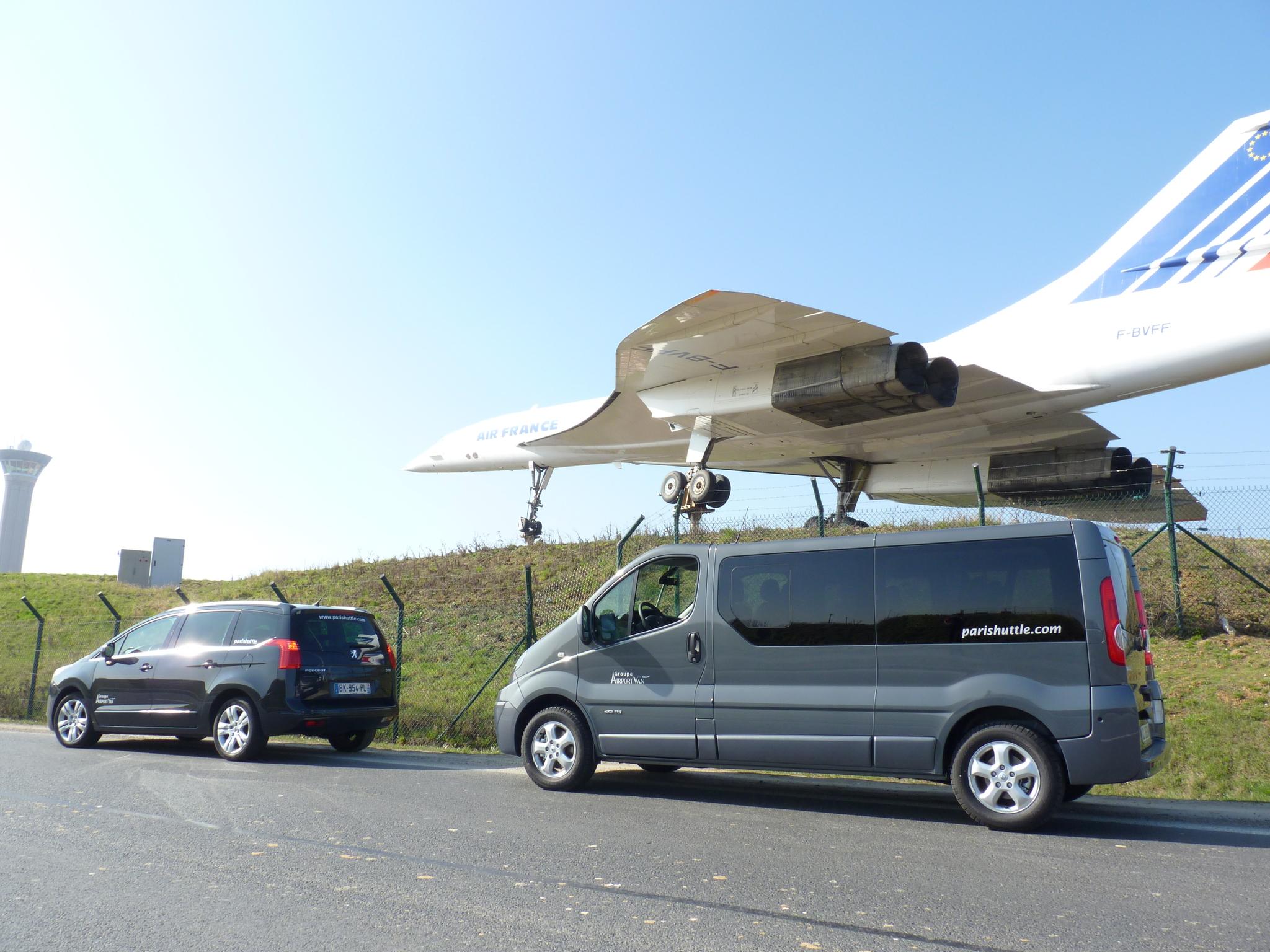 Private VIP Transfer: Paris Hotels & Orly Airport