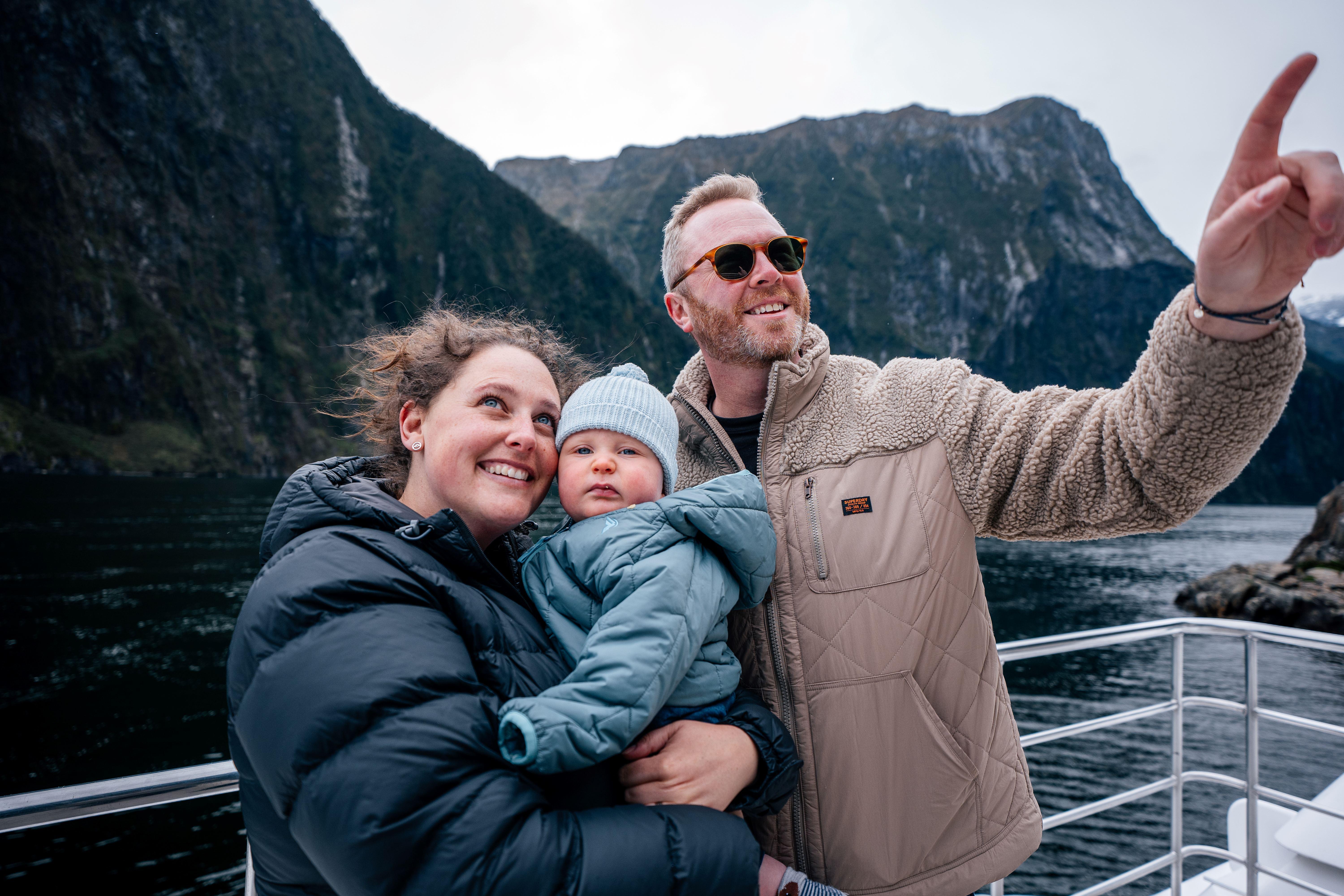 Queenstown to Milford Sound: Full-Day Coach & Cruise