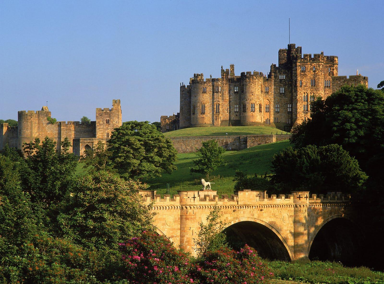 Viking Coast & Alnwick Castle Day Trip from Edinburgh