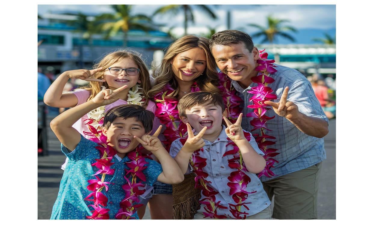 Private Honolulu Airport Transfer with Traditional Lei Greeting