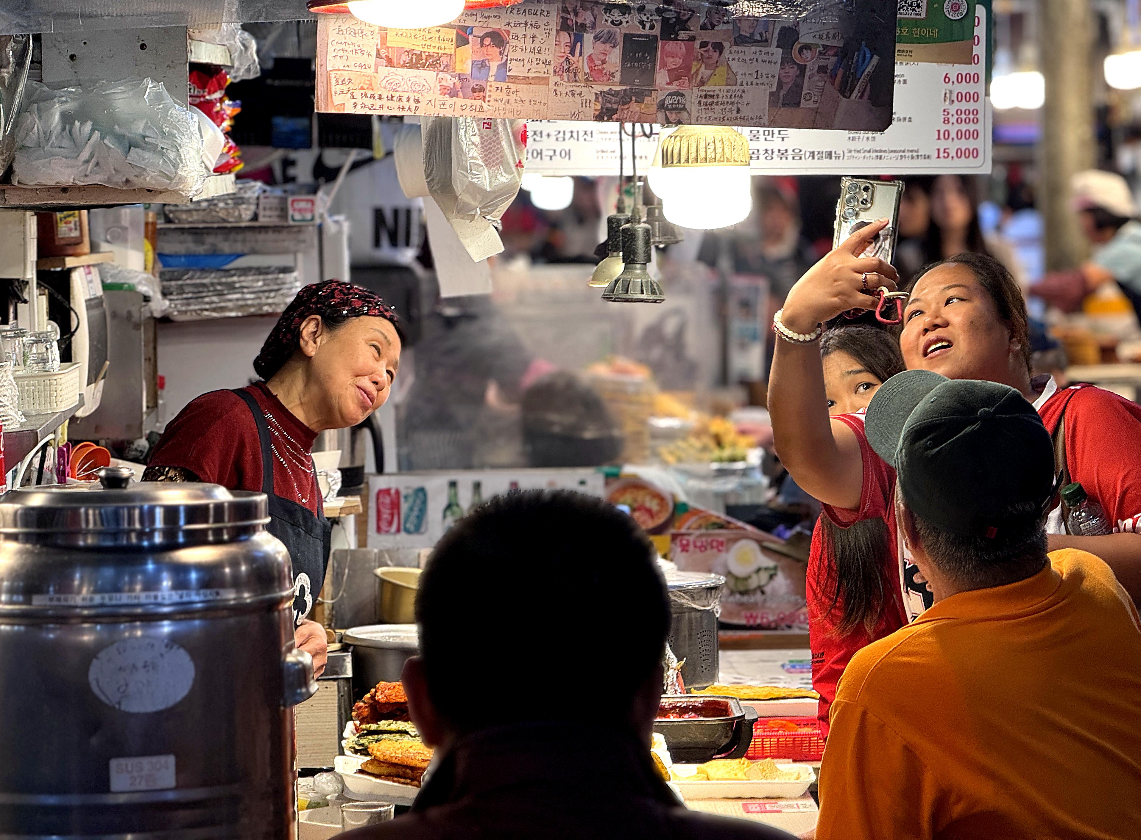 Seoul After Dark: Palace, Street Food & Temple Night Tour