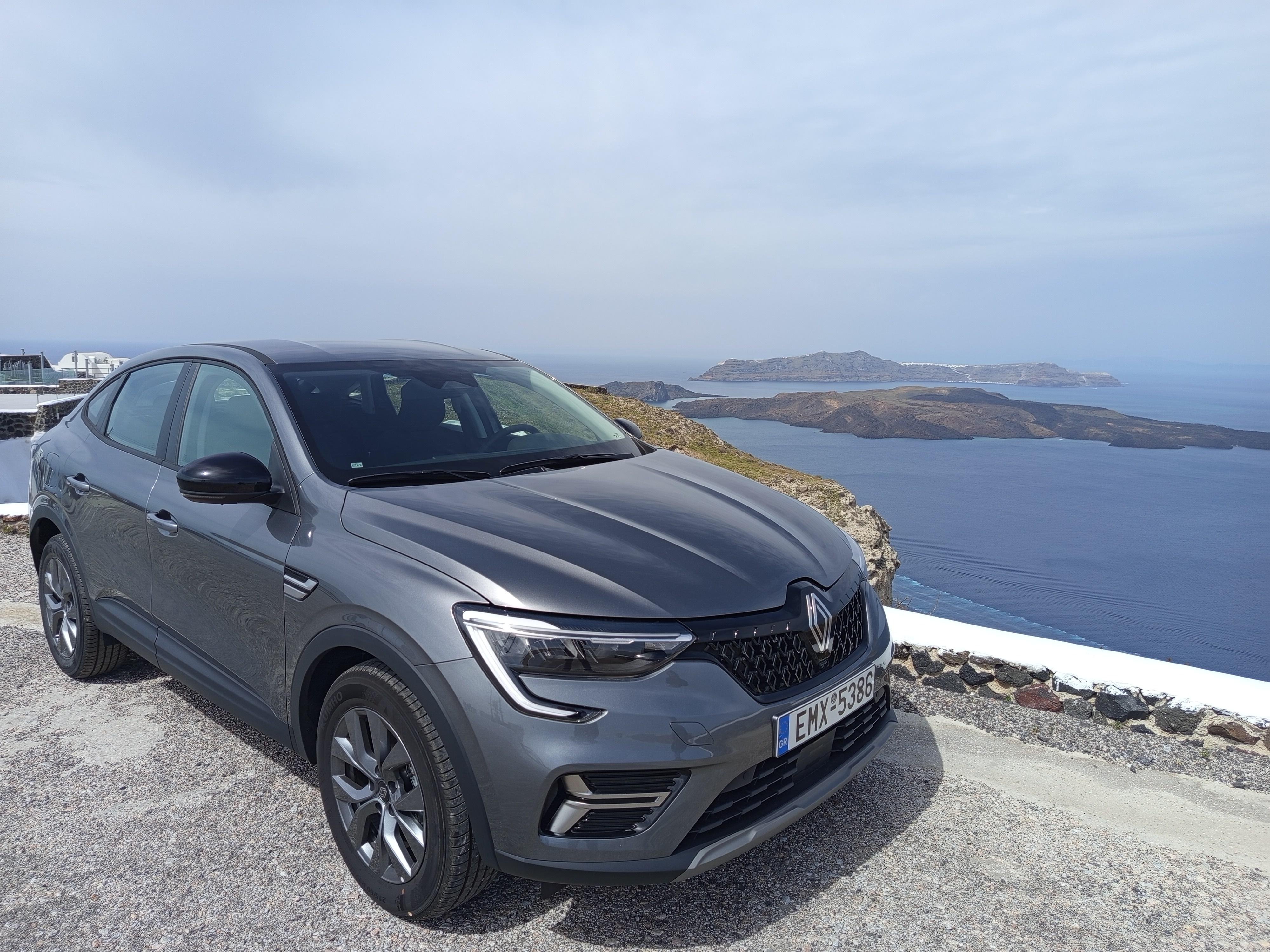 Private Santorini Transfer: Airport, Port or Hotel