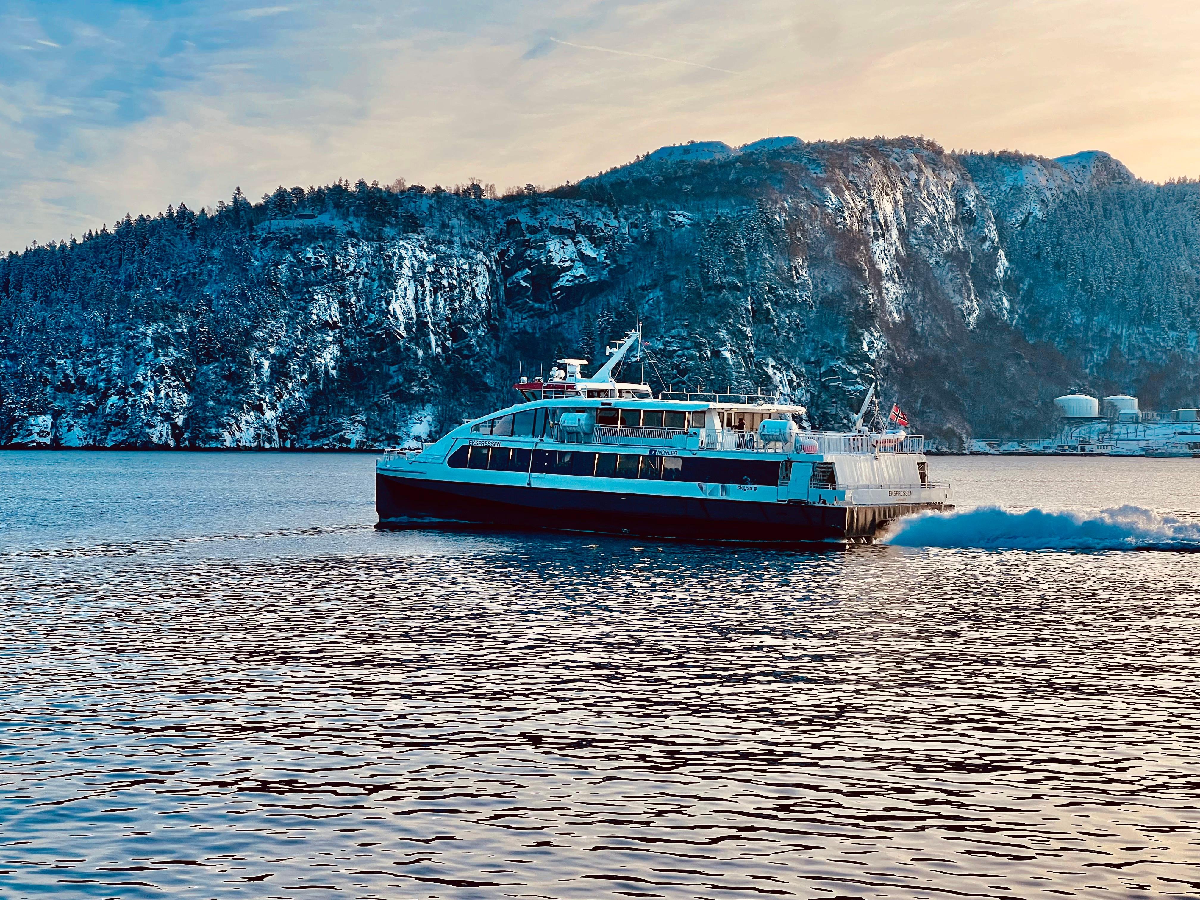 Bergen: Small-Group Walking Tour with Scenic Ferry Ride - 2026 (Verified Reviews)