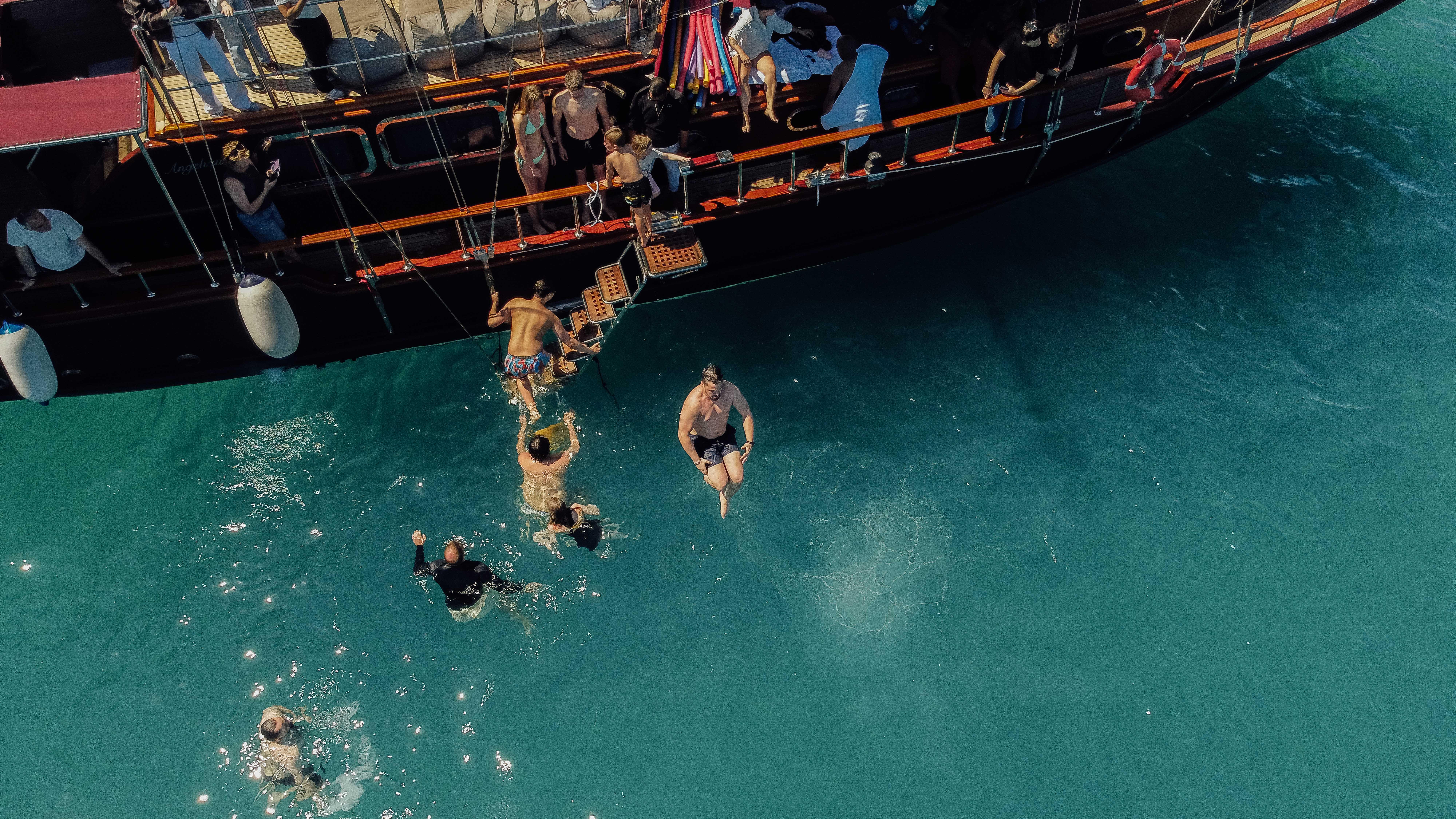Athens Island-Hopping Cruise: Agistri, Metopi & Aegina with Lunch & Drinks