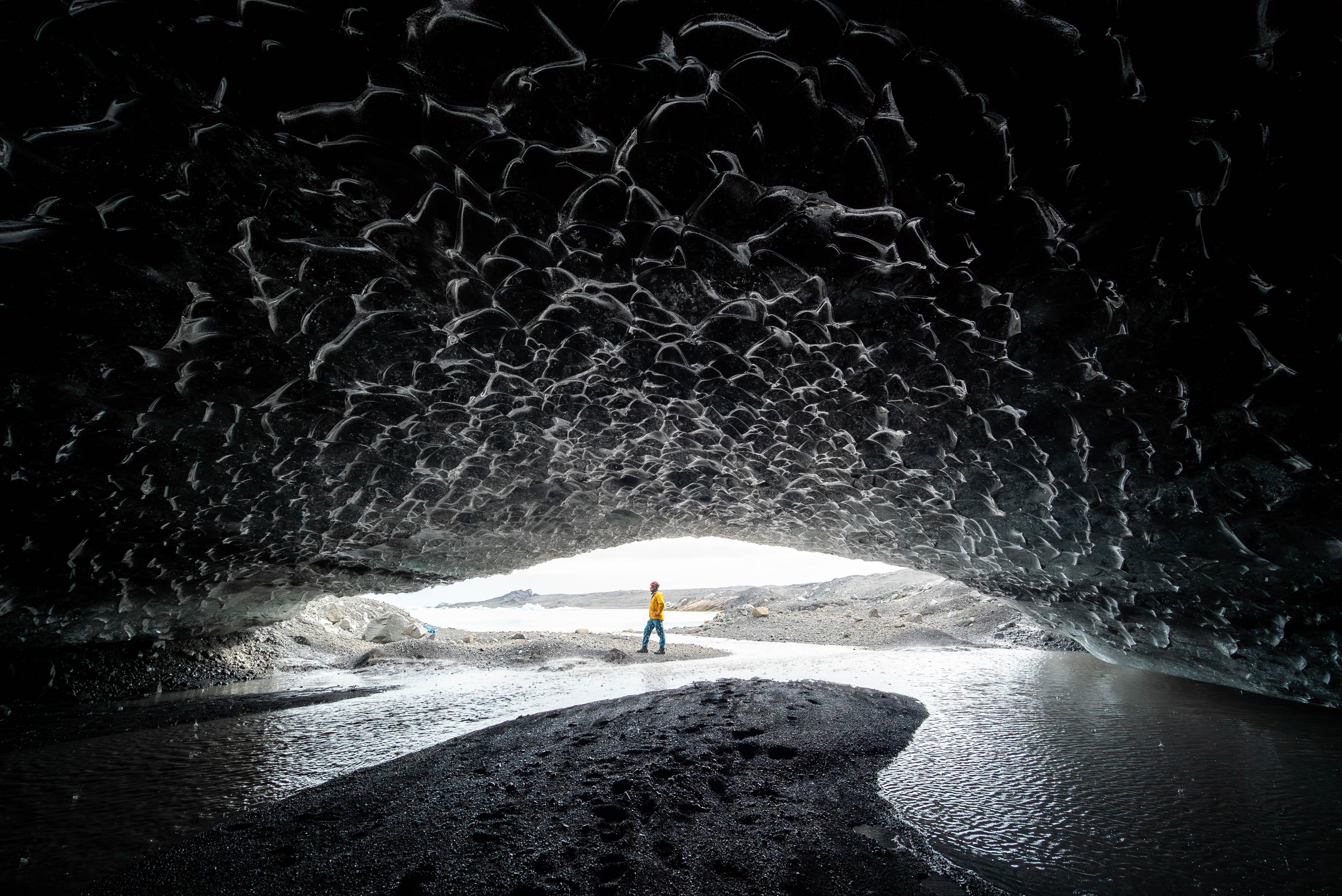 Jökulsárlón: Easy Hike to a Natural Blue Ice Cave