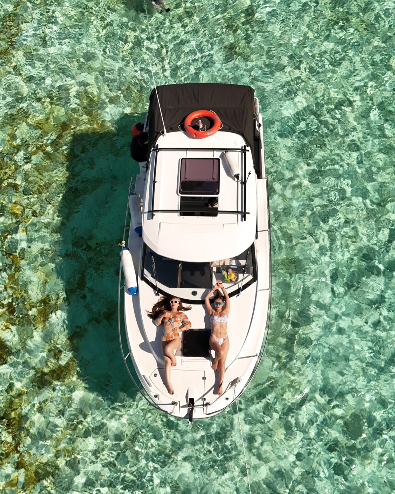 Komodo 6-Island Private Yacht Day Trip with Manta Ray Snorkeling