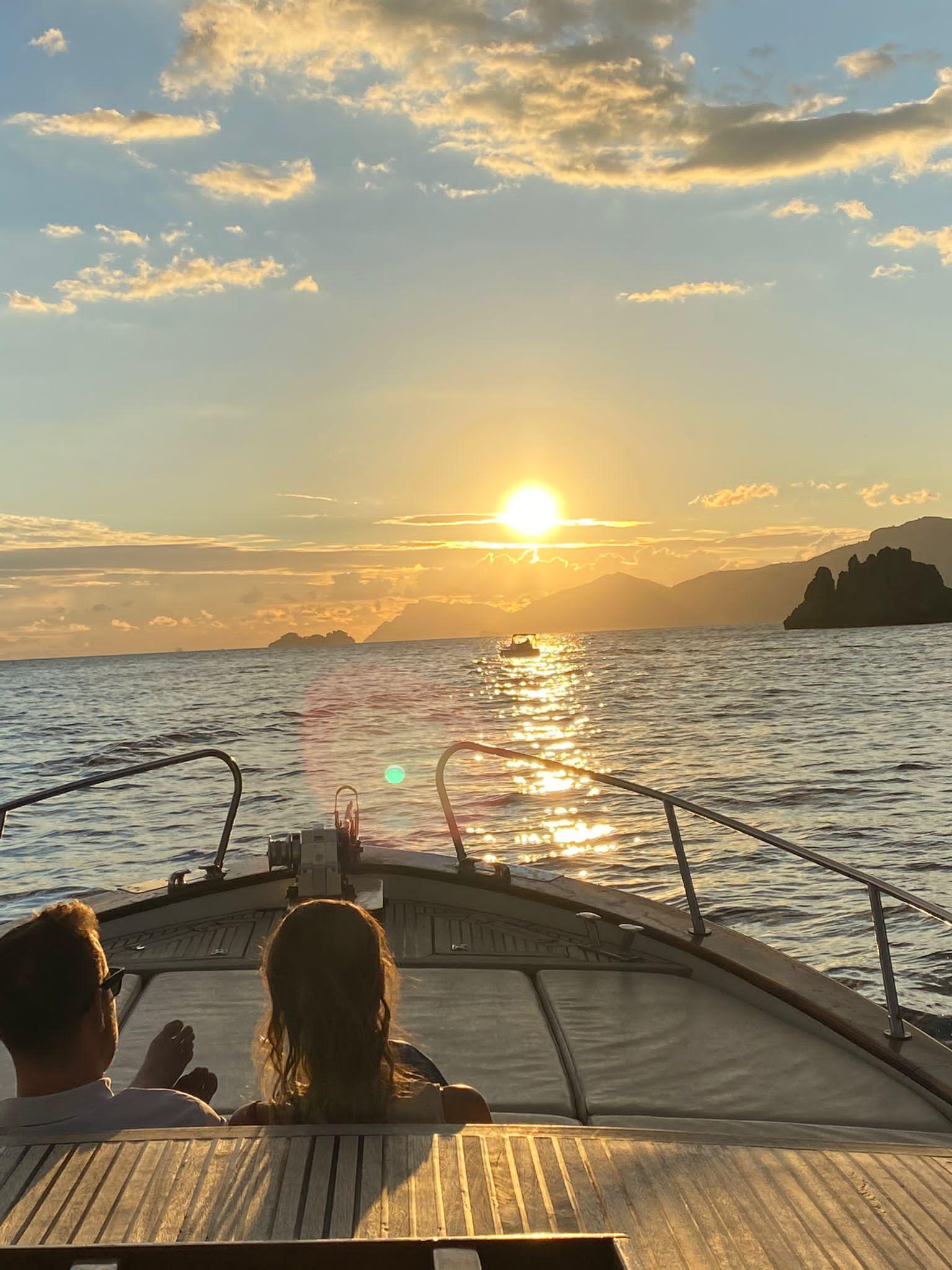 Amalfi Coast Sunset Boat Tour from Positano with Prosecco