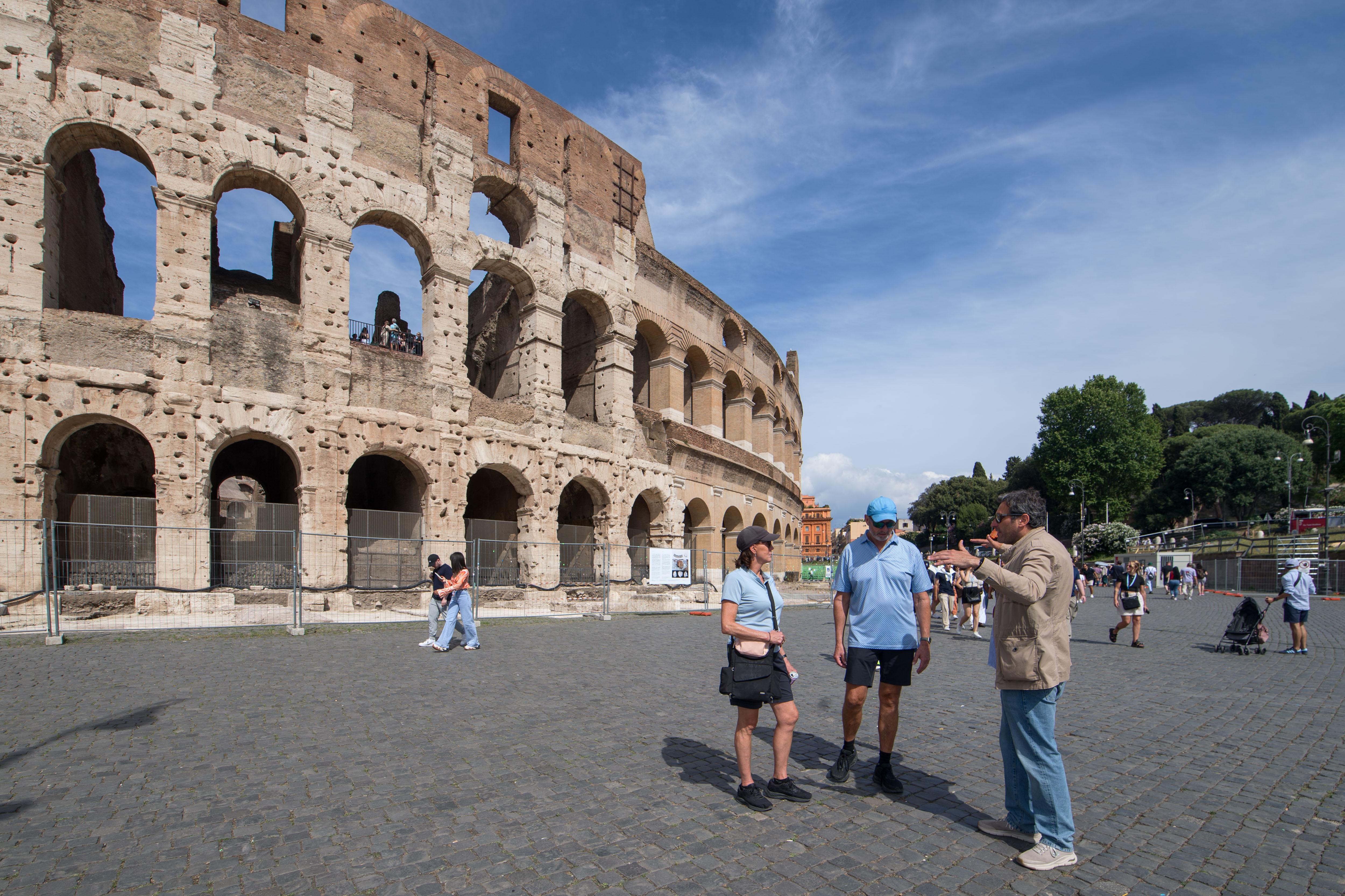 Private Archaeological Colosseum & Forum Tour