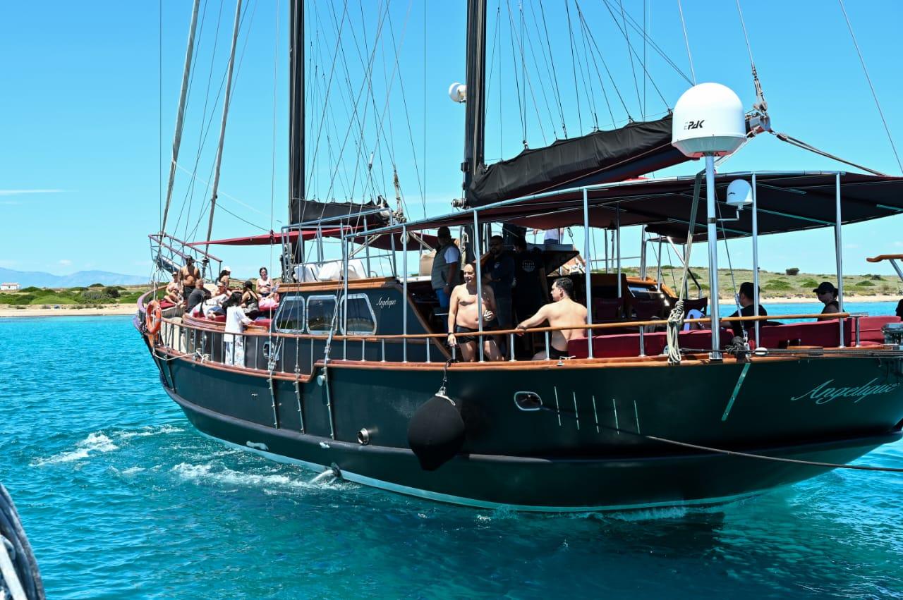 Athens Island-Hopping Cruise: Agistri, Metopi & Aegina with Lunch & Drinks