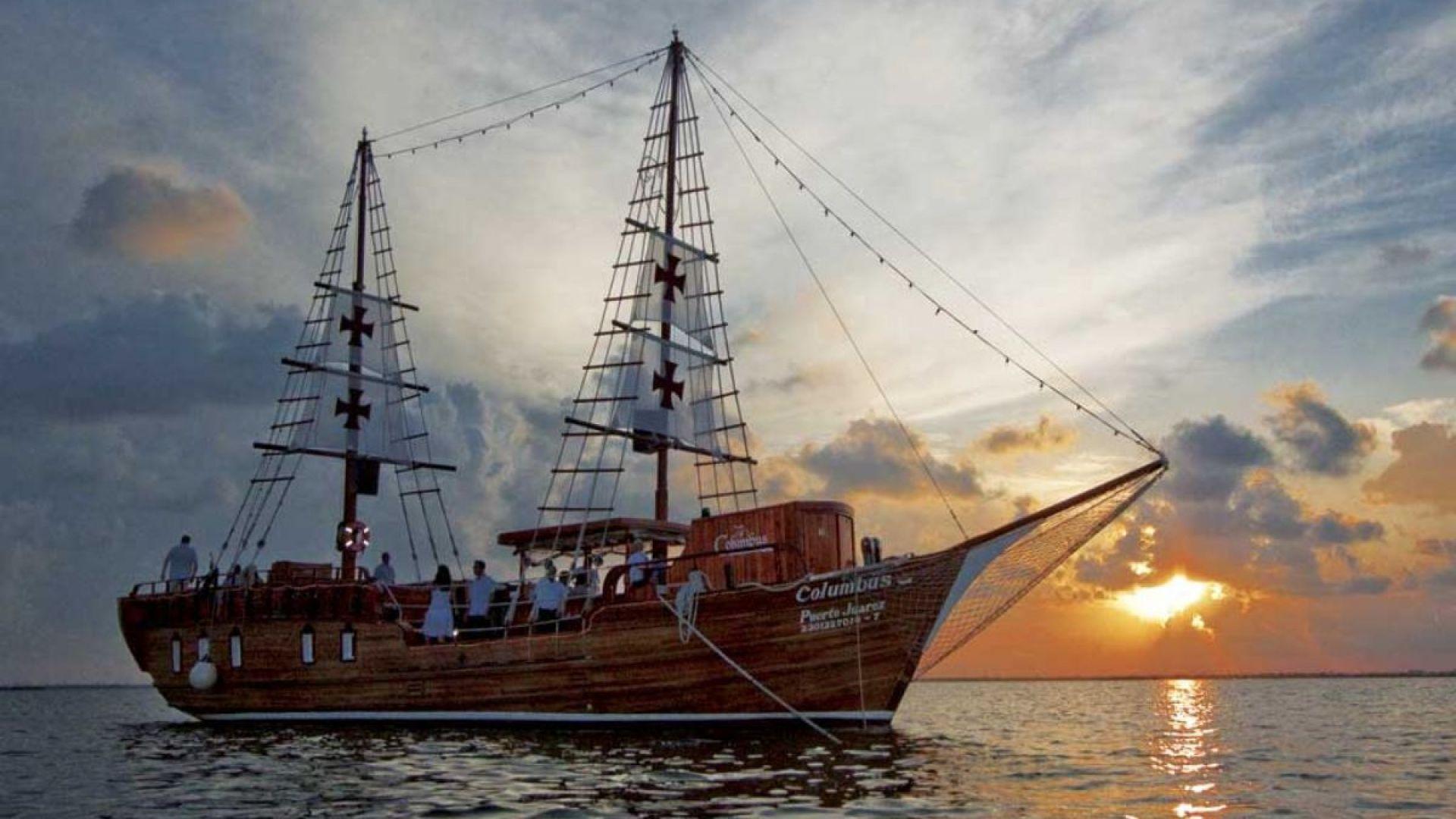 Spanish Galleon Sunset Dinner Cruise in Cancun