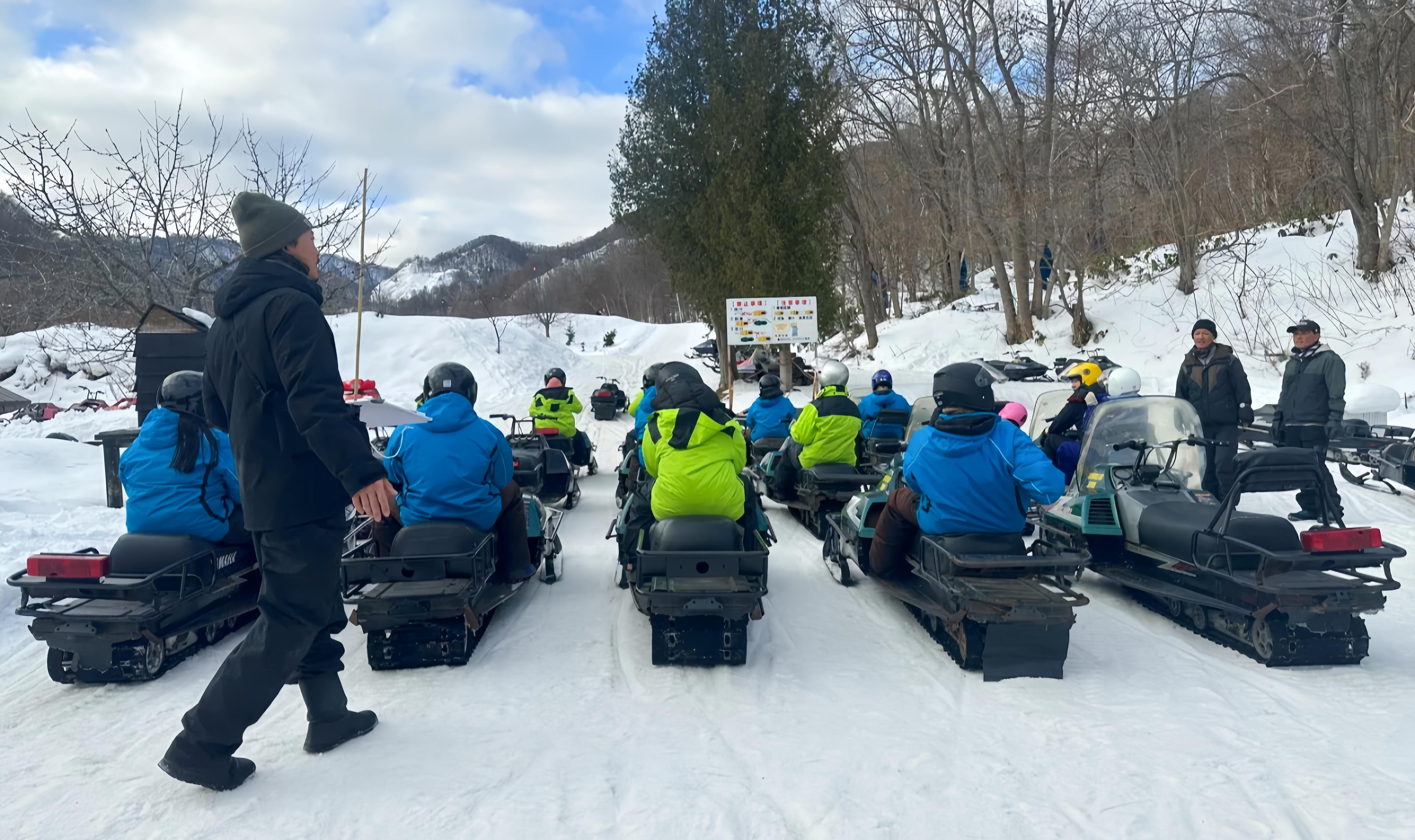 Hokkaido Winter Day Tour: Asahiyama Zoo & Snowfields from Sapporo