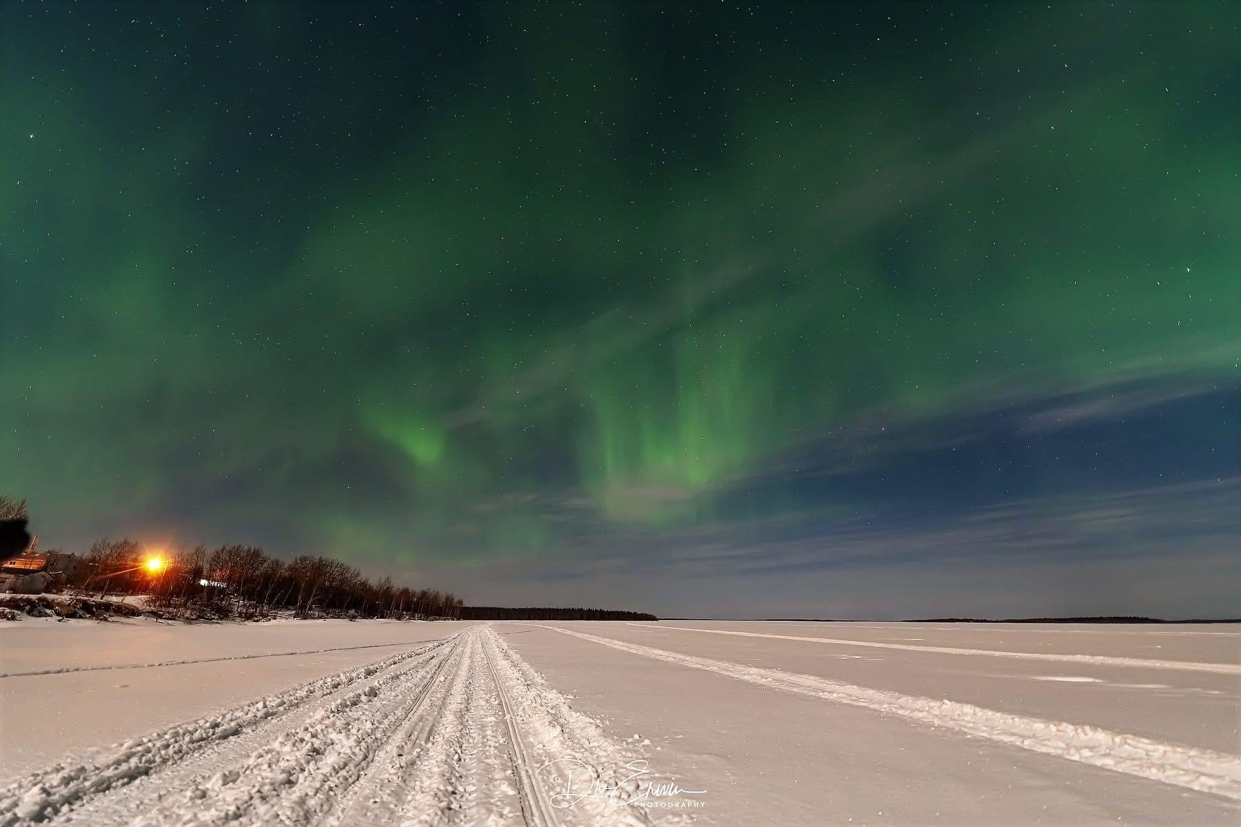 Rovaniemi Northern Lights Hunt with Lakeside BBQ