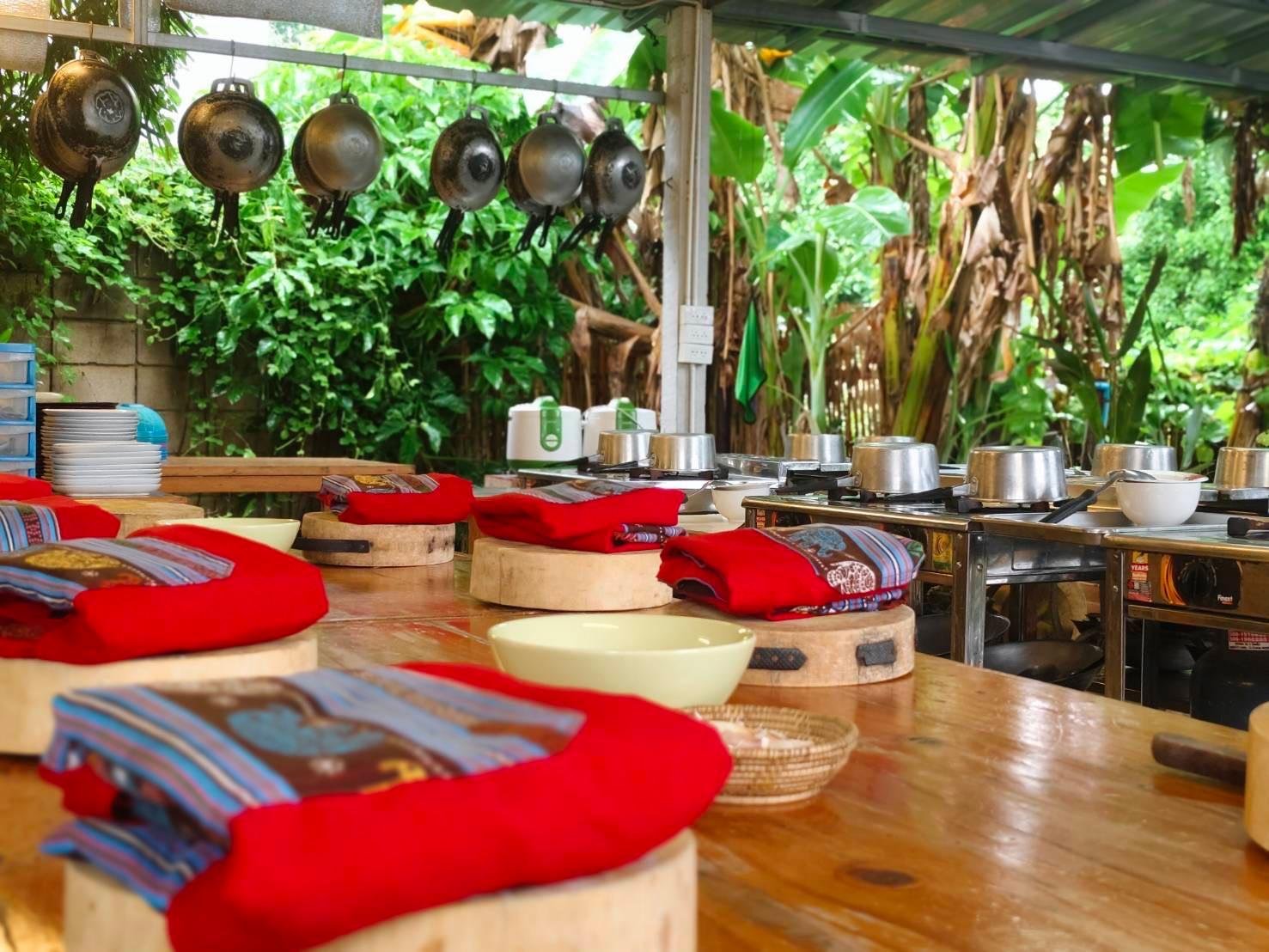 Chiang Mai cooking class — market tour, herb garden and Thai dishes — image 4
