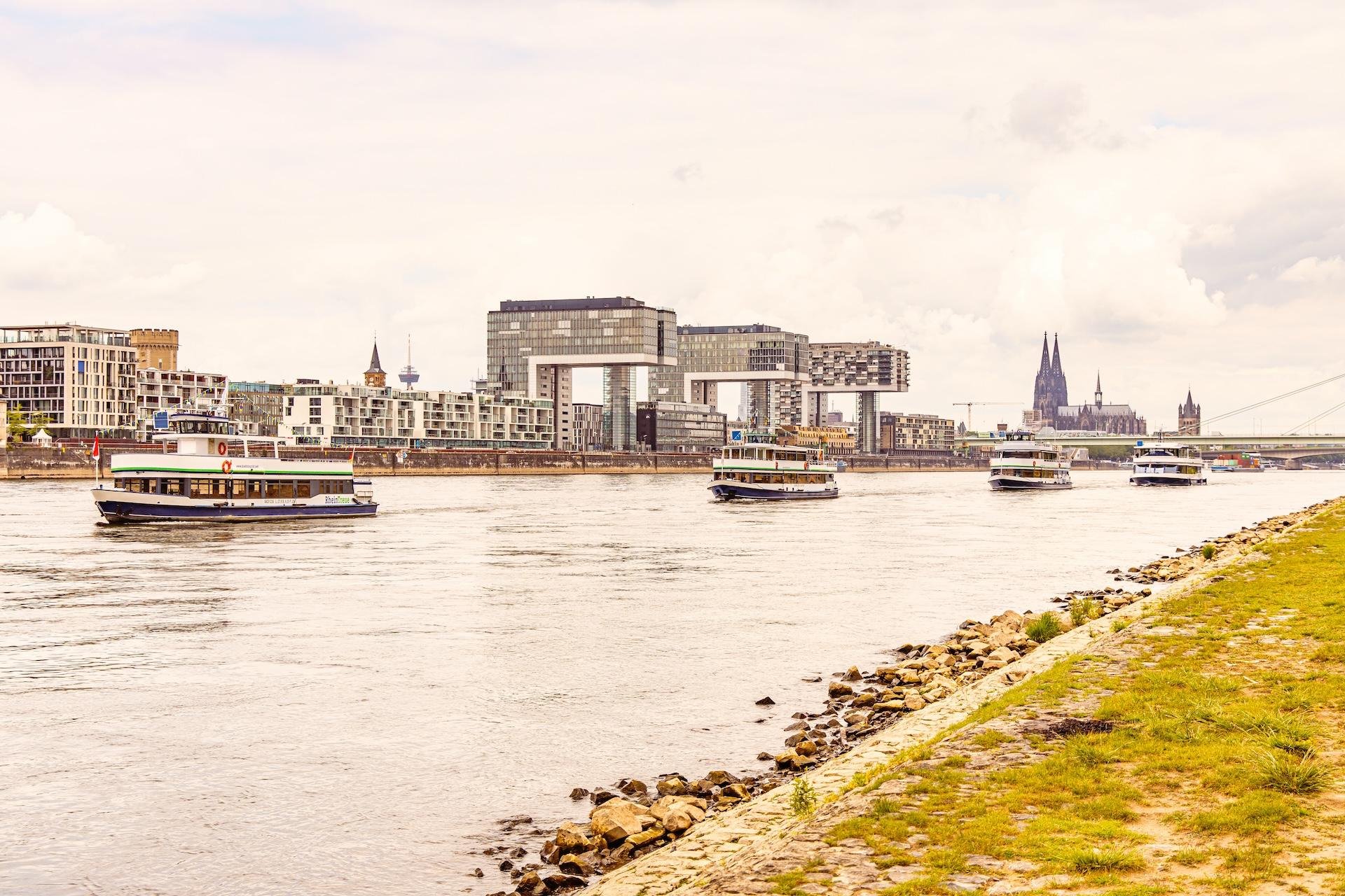 Kölner Dom UNESCO Welterbe vom Rhein