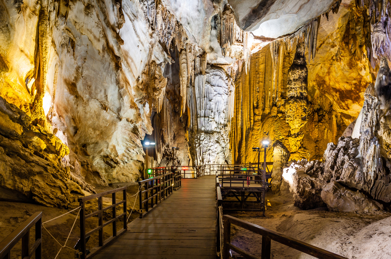 Phong Nha Cave boat tour Son River dragon boat and Paradise Cave karst — image 48