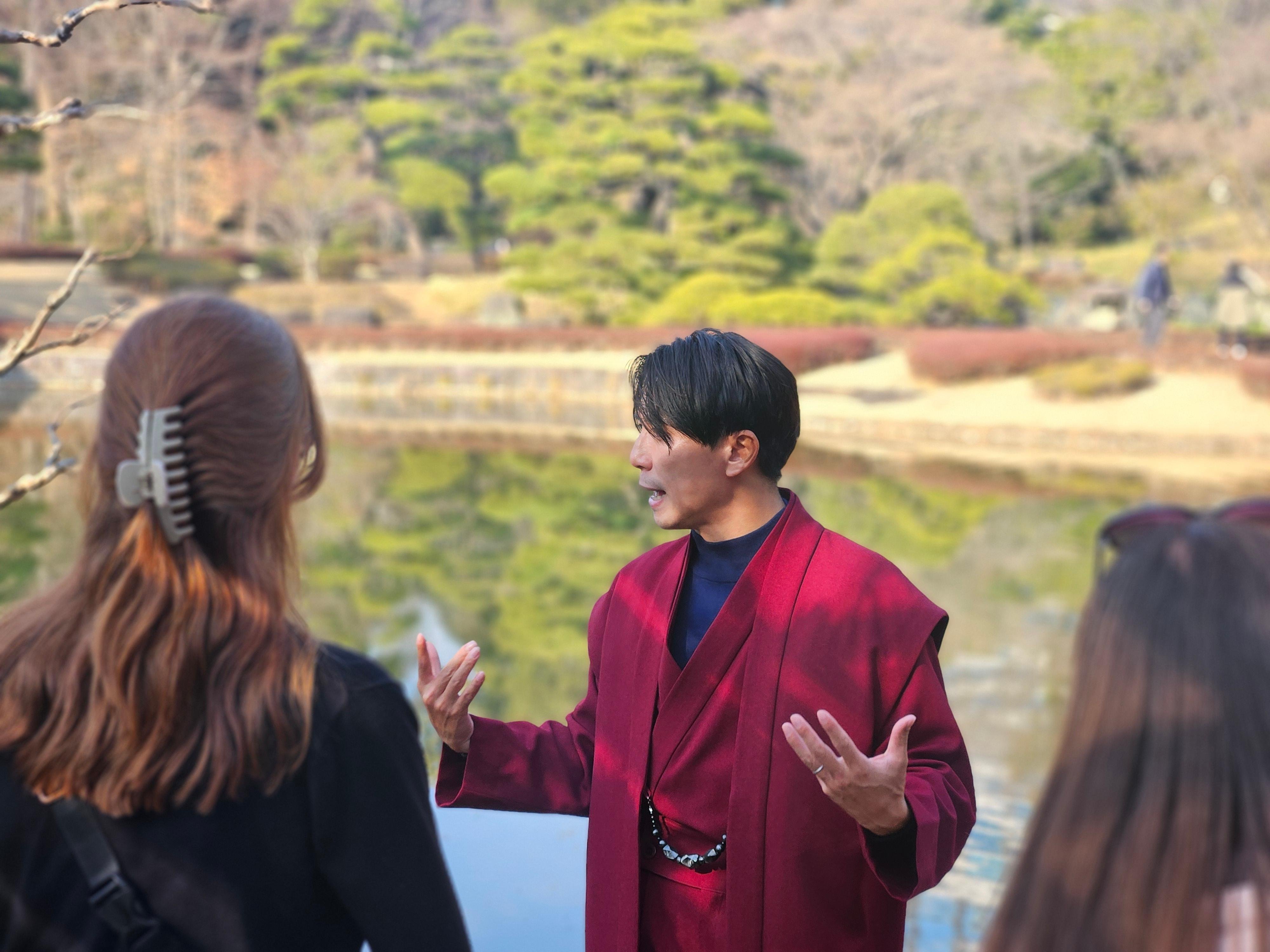 Tokyo Imperial Palace & Shogun History Walking Tour