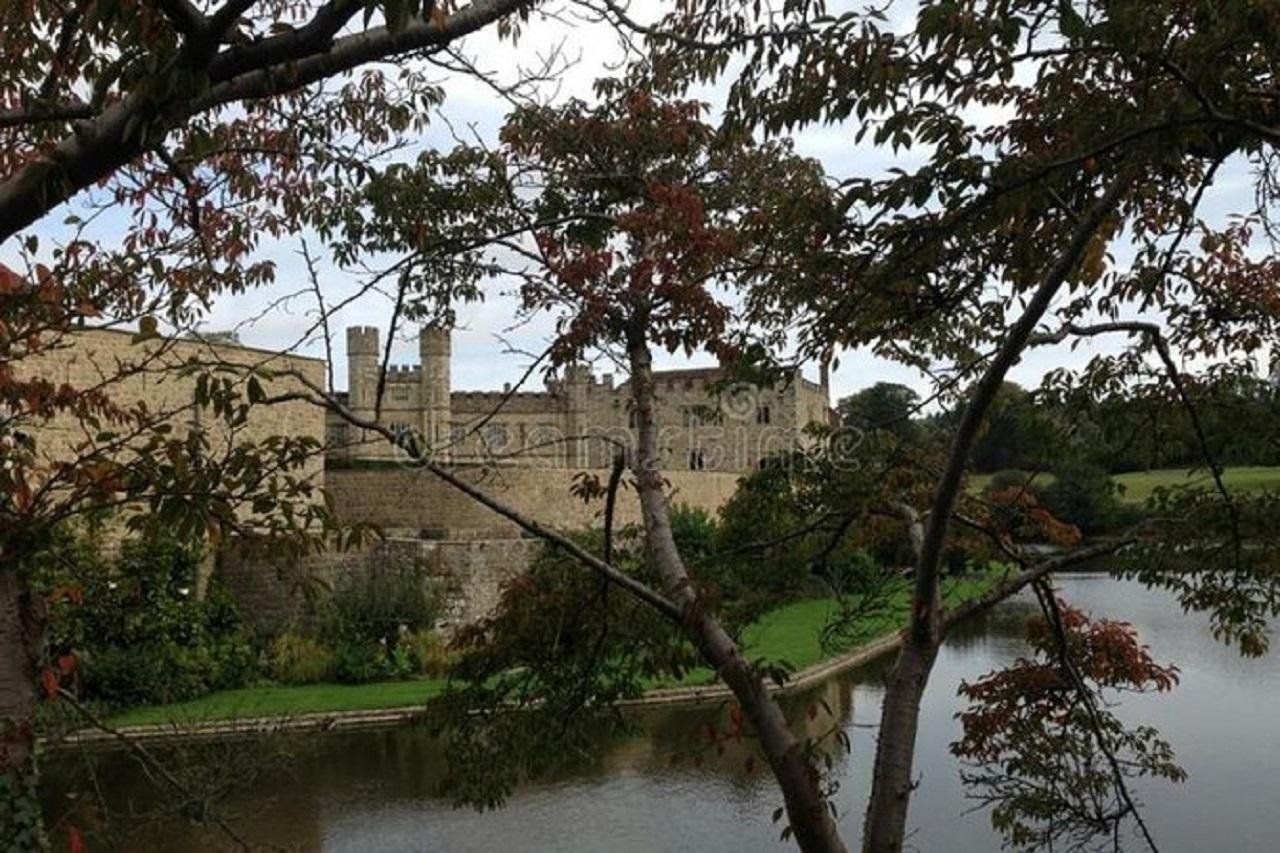 Private Full-Day Kent Heritage Tour: Leeds Castle, Canterbury & Dover