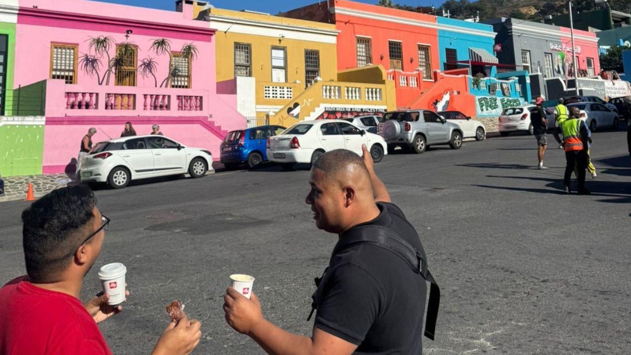 Cape Town Local Experience with Seaside Lunch