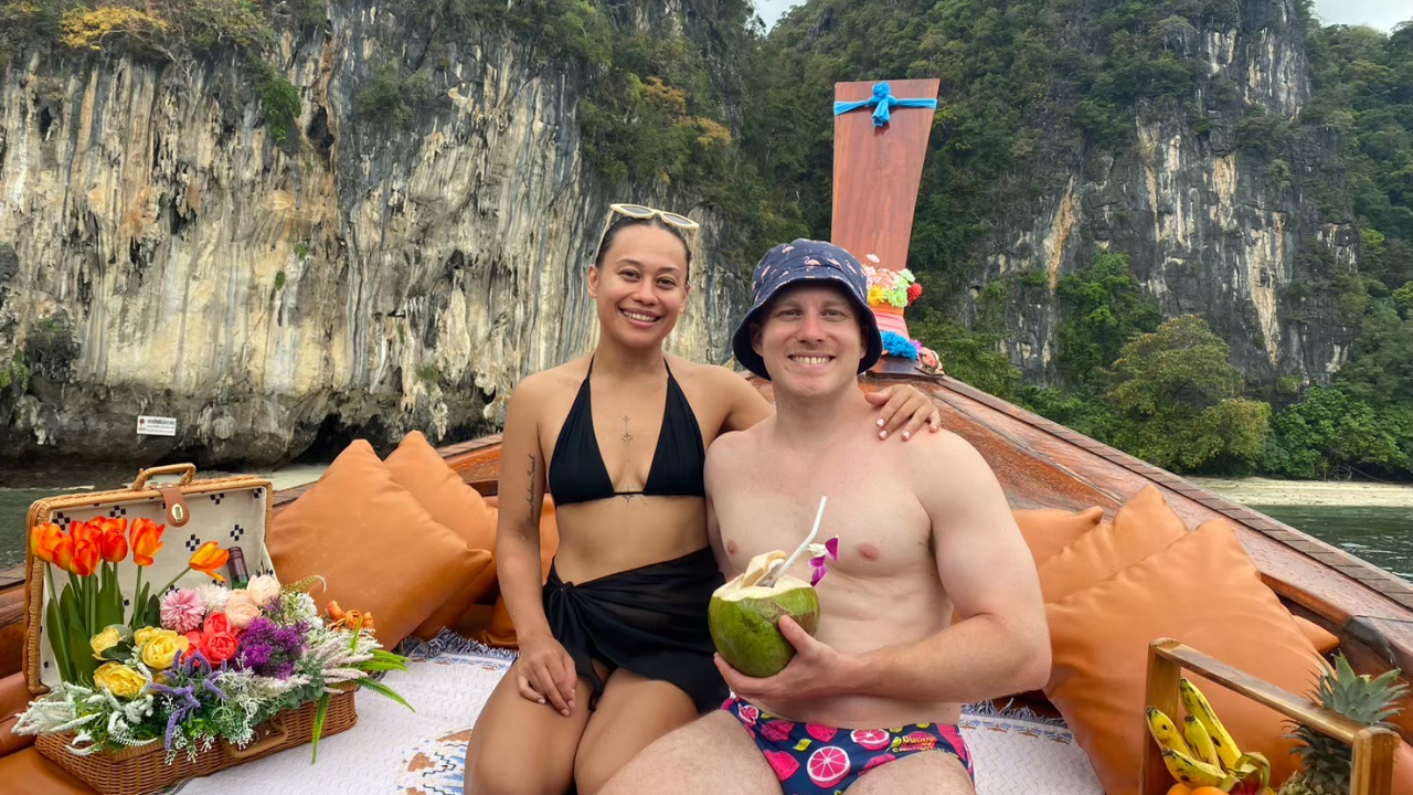 Krabi Private Long-Tail Boat Tour: Hong Island & Lao Lading