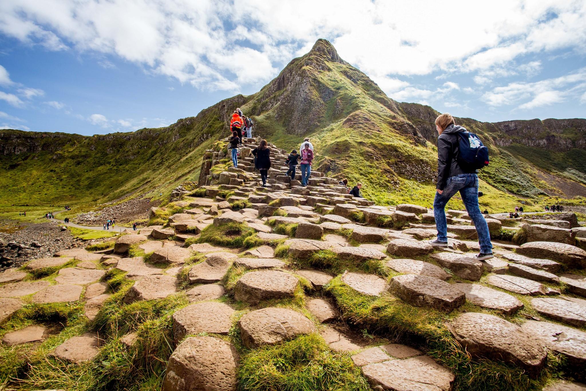 Belfast, Dunluce Castle & Giant's Causeway: Full-Day Tour from Dublin