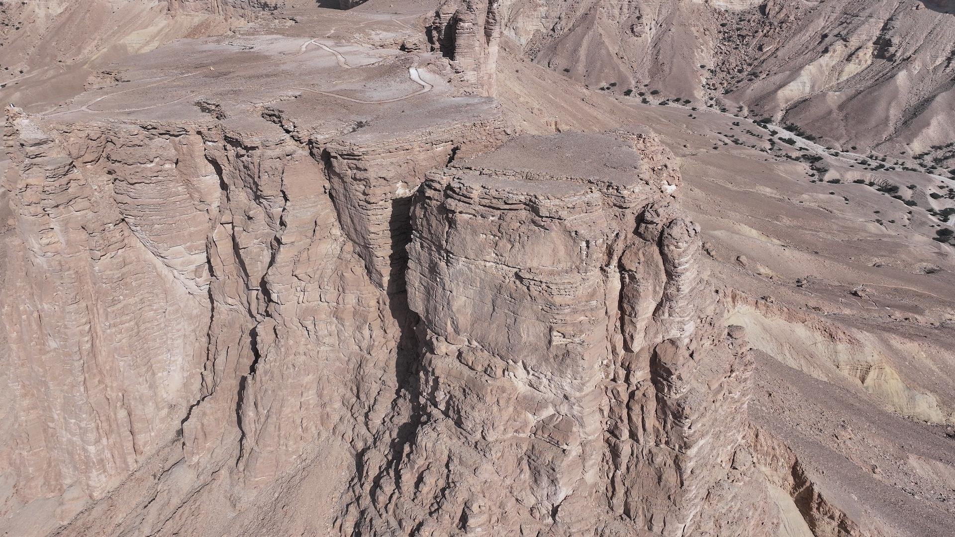 Edge of the World & Darb Al-Manjoor Desert Expedition